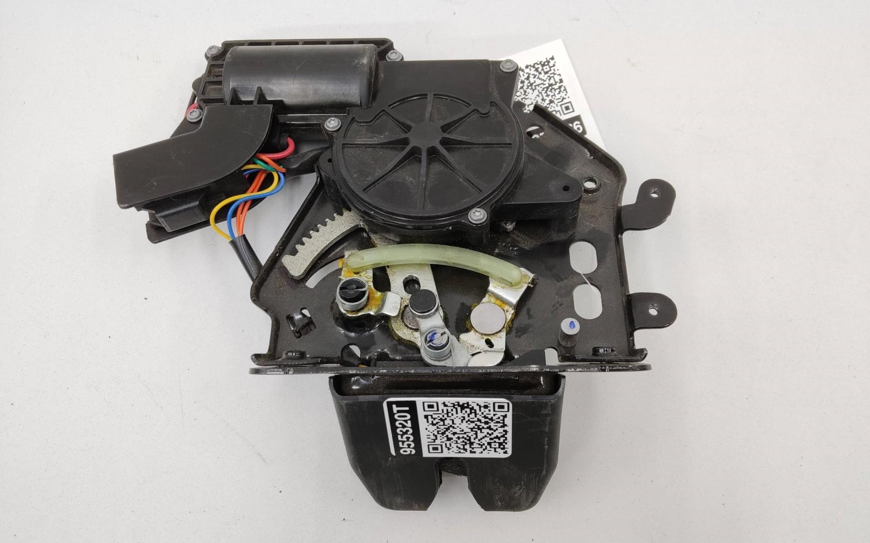 Замок багажника