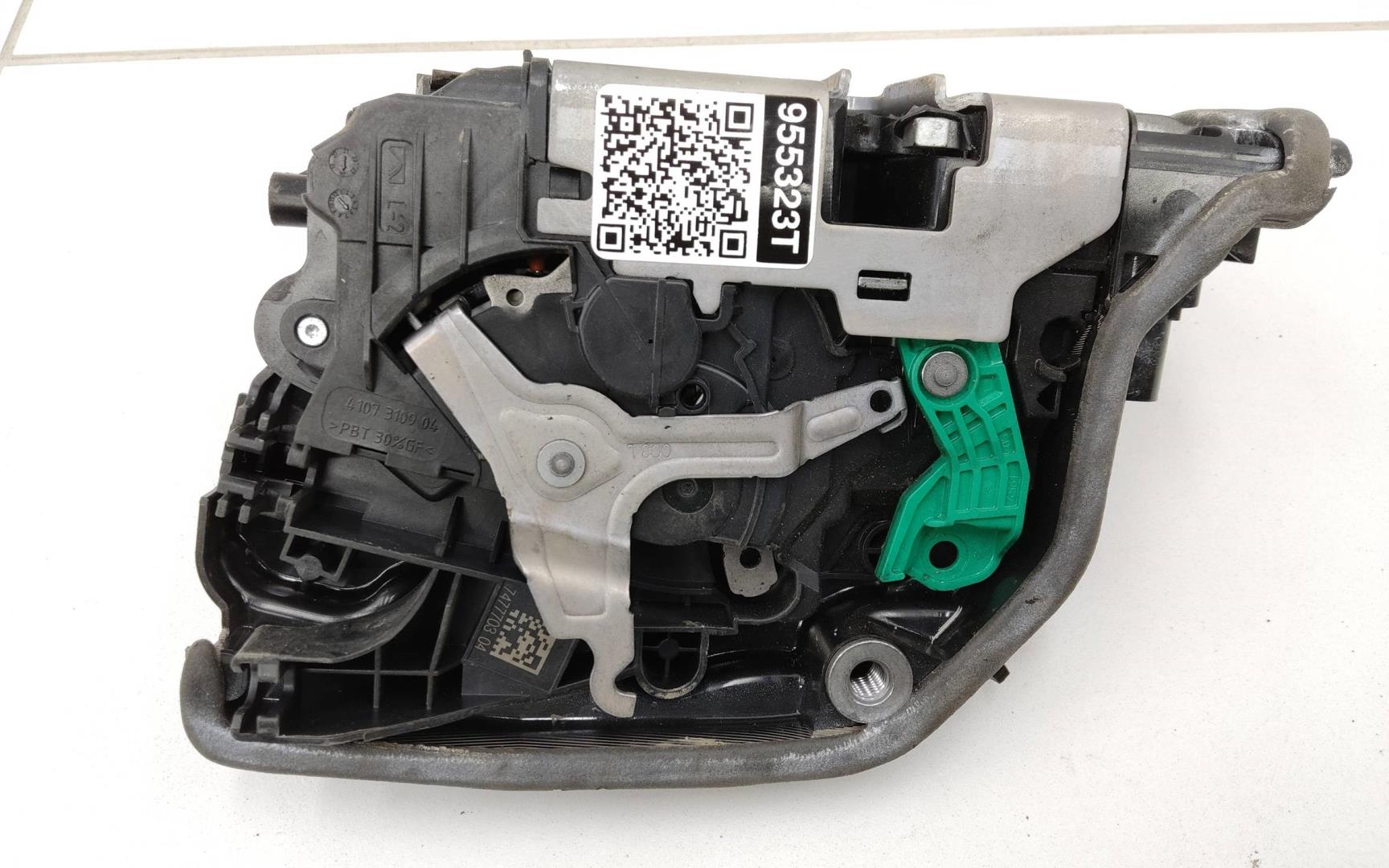 Замок двери задней левой