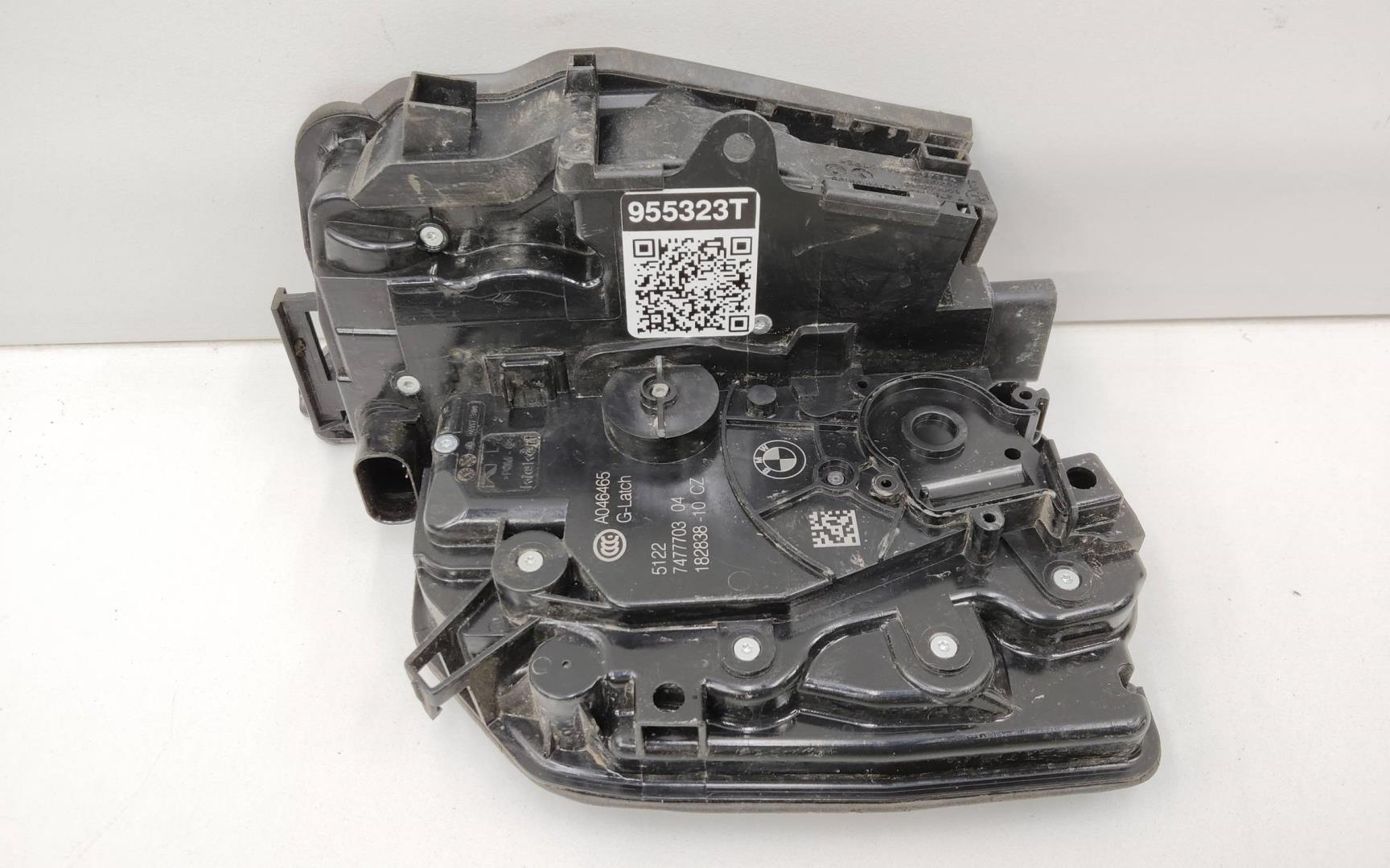 Замок двери задней левой