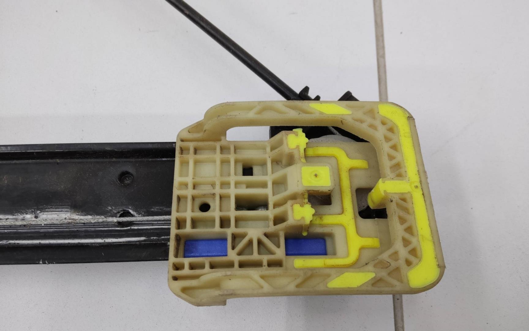 Стеклоподъемник электр. передний правый