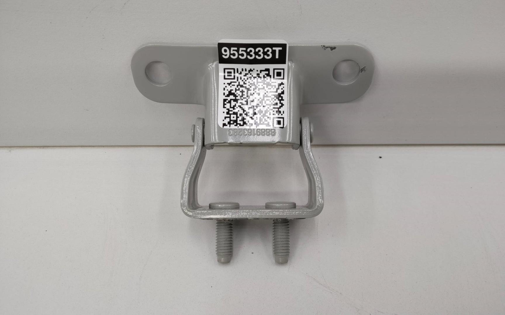 Петля крышки багажника