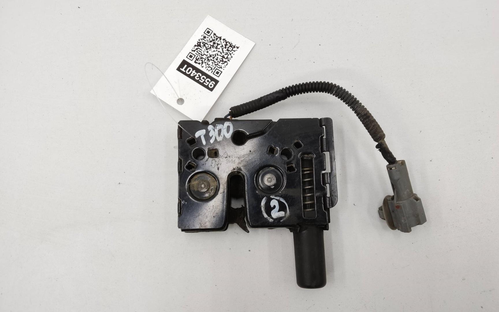 Замок капота