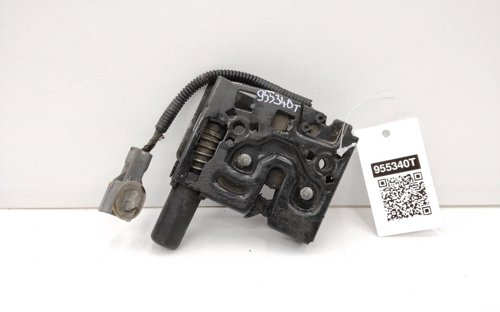 Замок капота