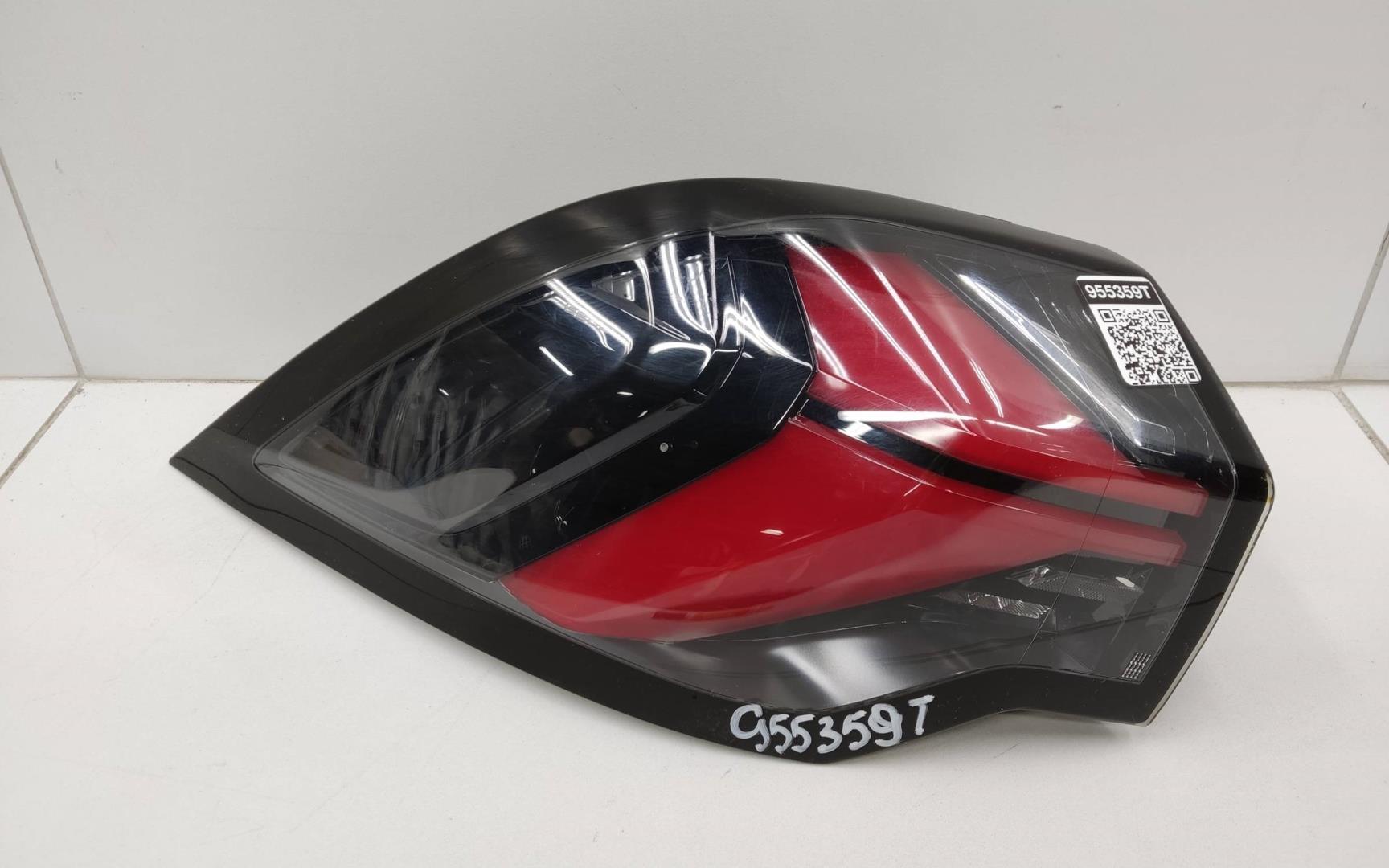 Фонарь задний наружный левый