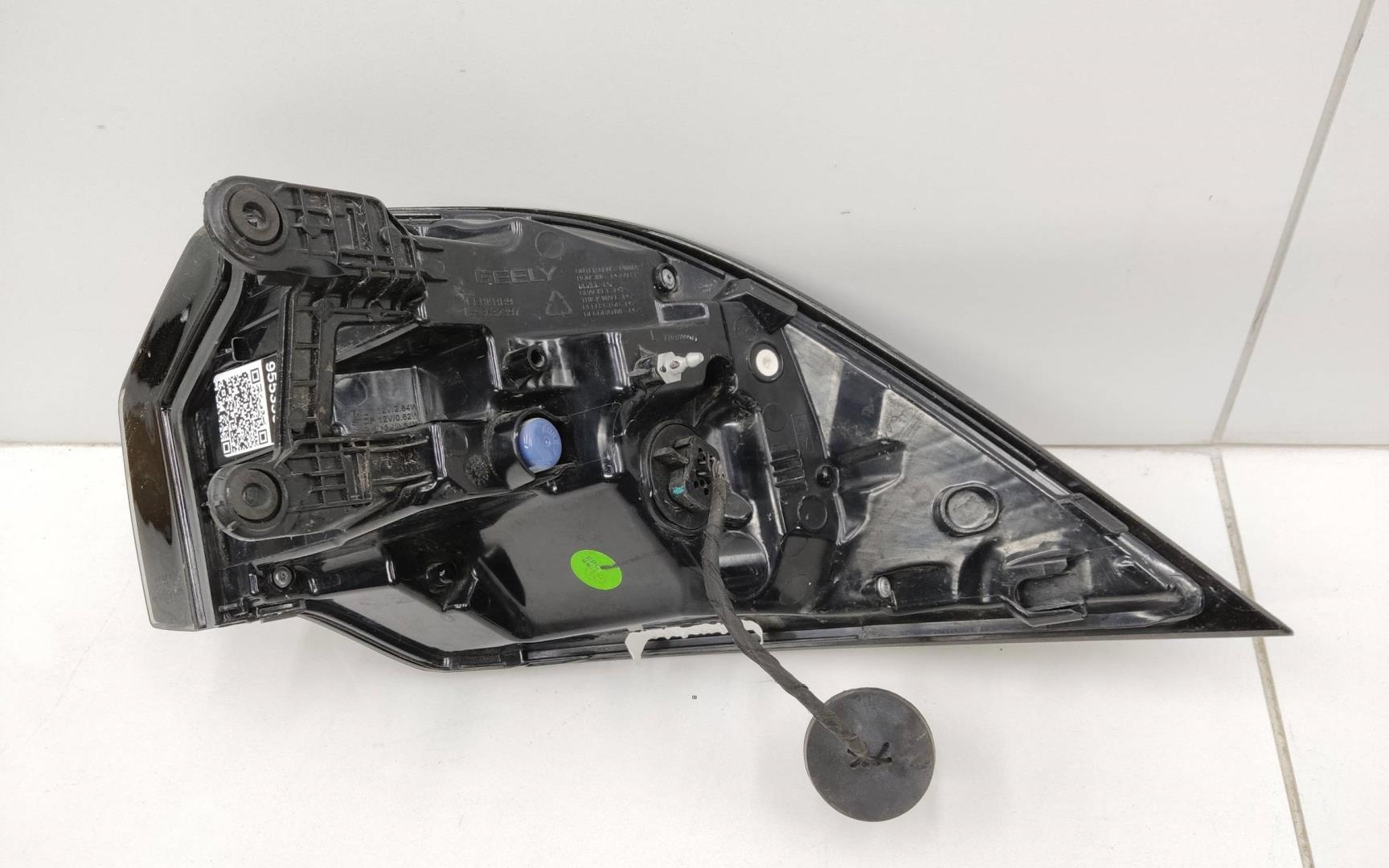 Фонарь задний наружный левый