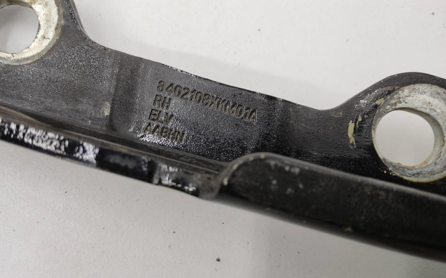 Петля капота правая