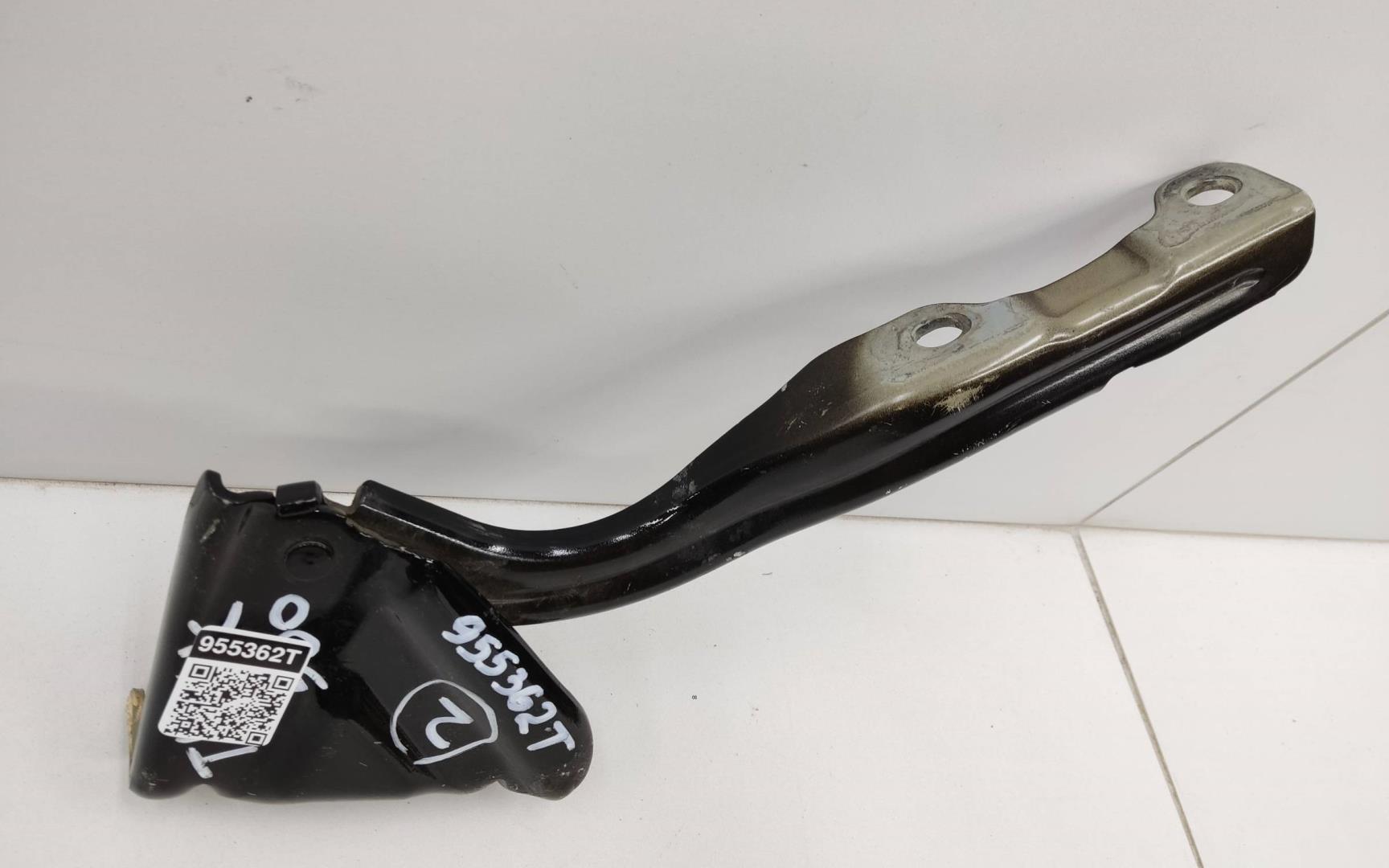 Петля капота правая