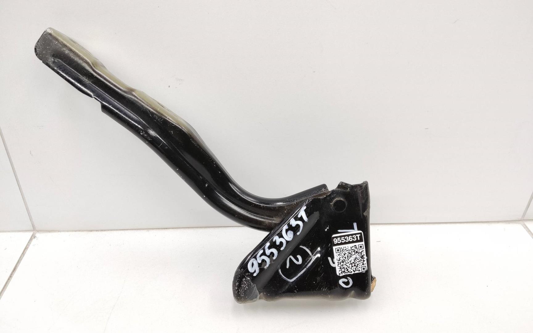 Петля капота левая