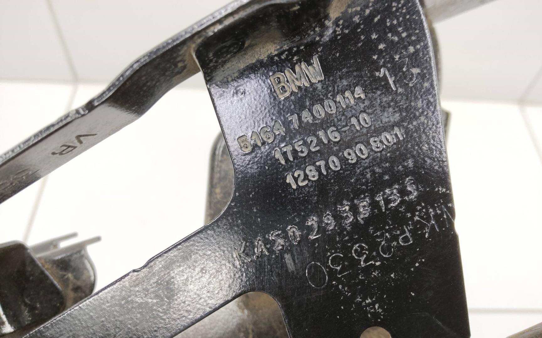 Кронштейн фар правый