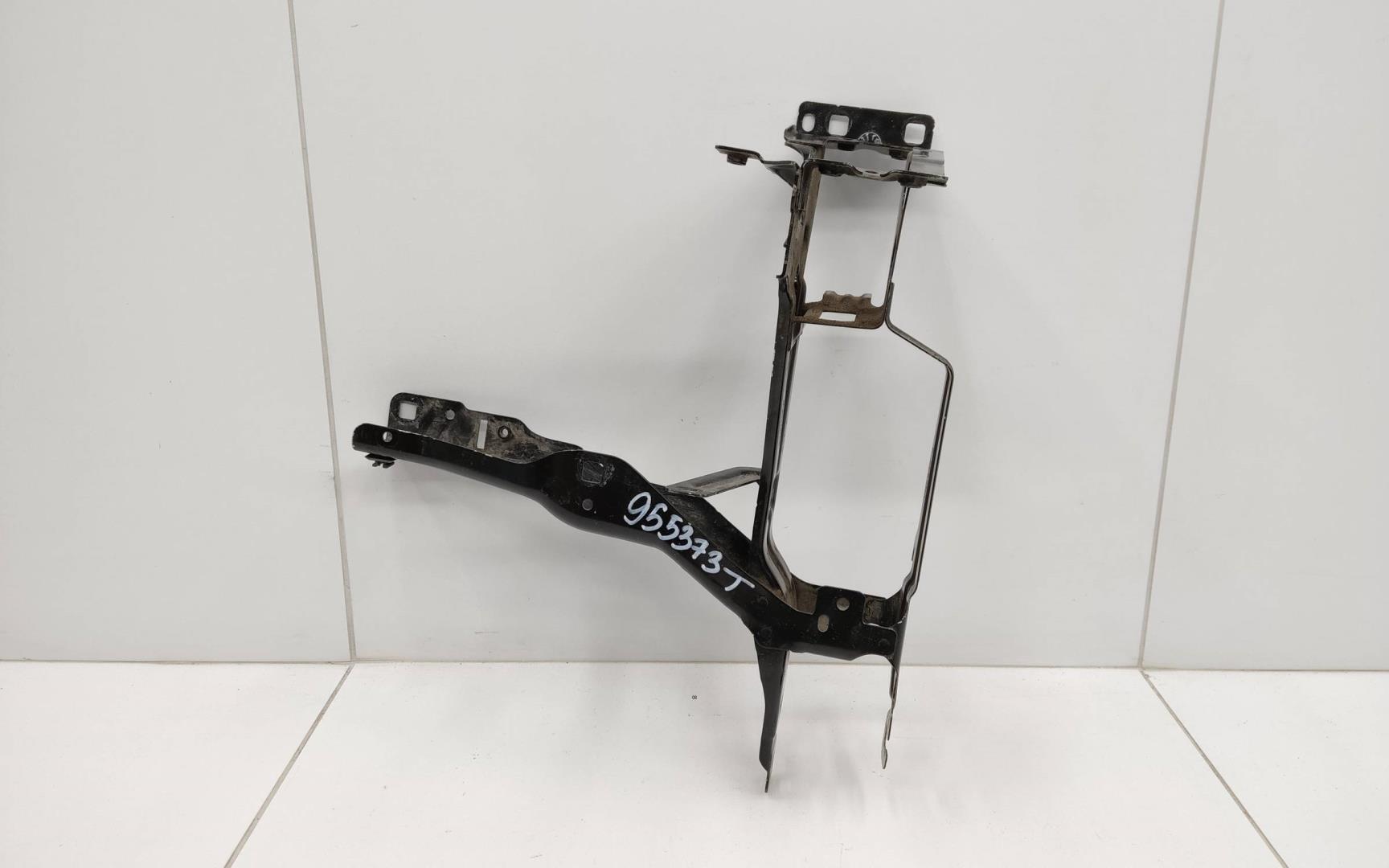 Кронштейн фар правый