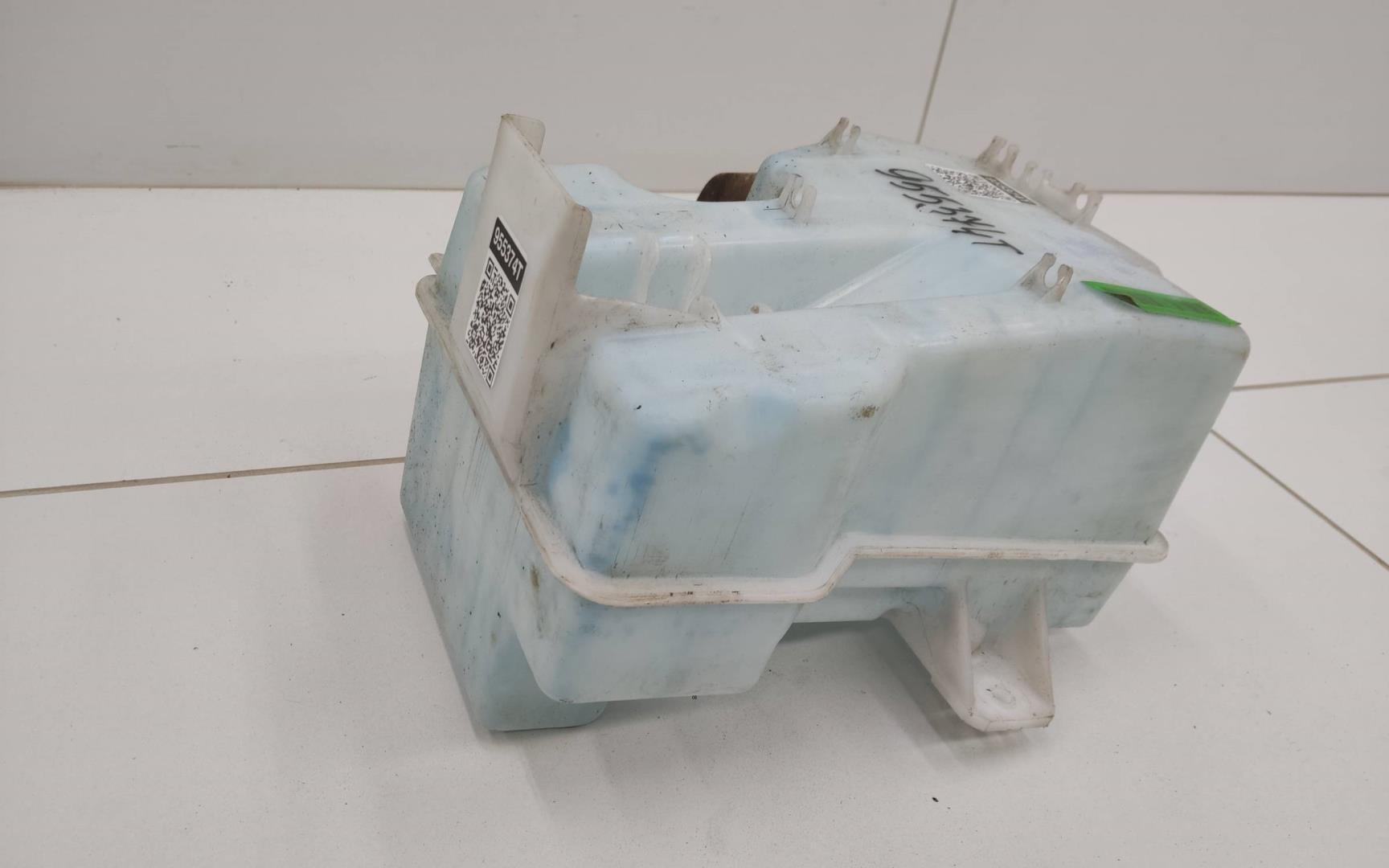 Бачок омывателя лобового стекла