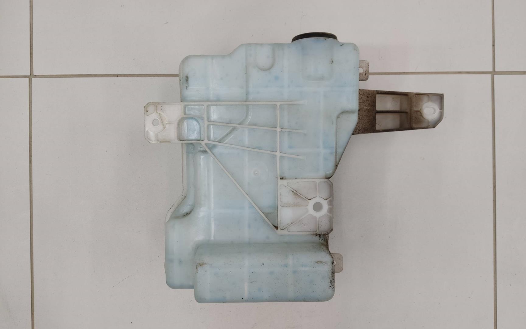 Бачок омывателя лобового стекла