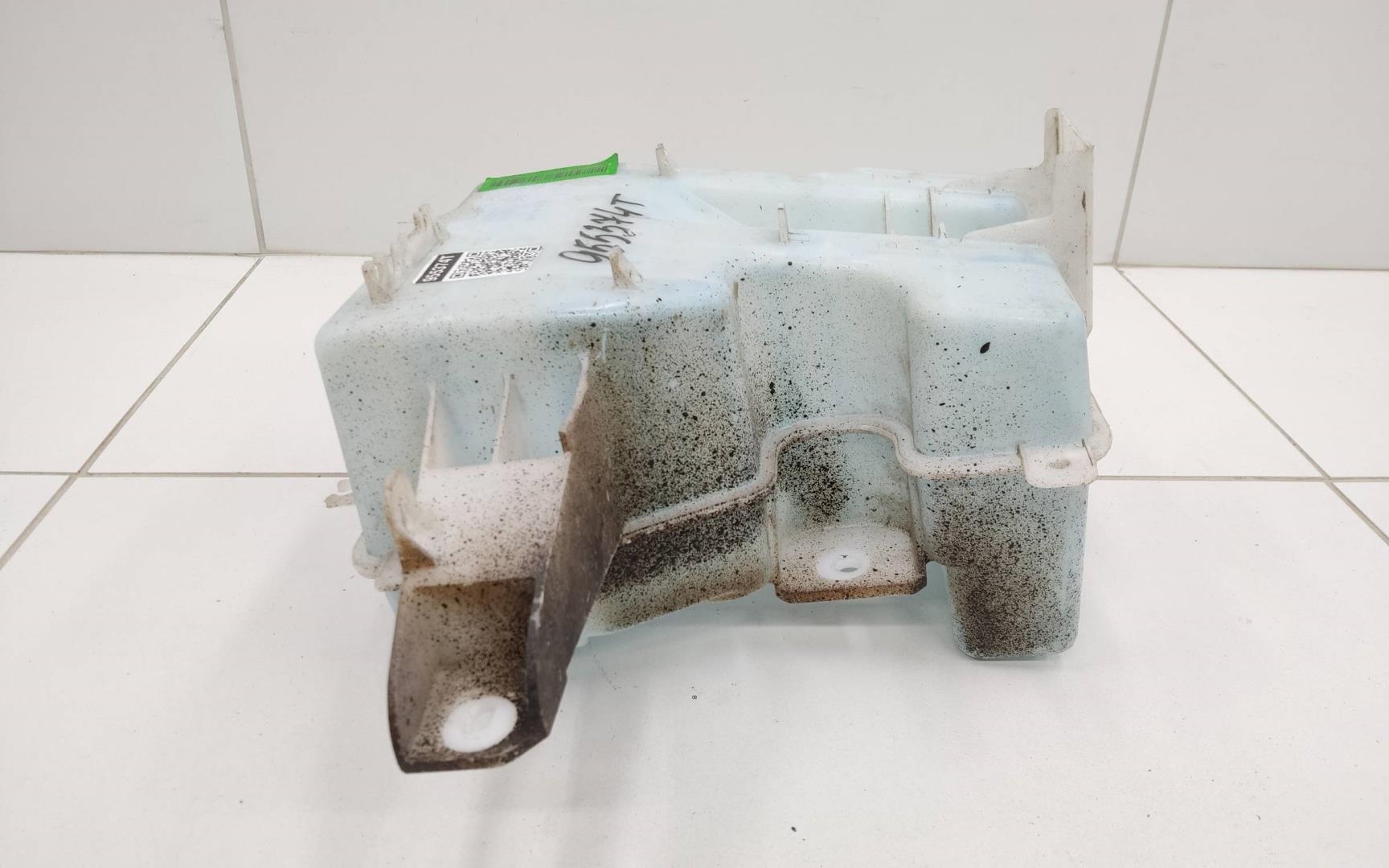 Бачок омывателя лобового стекла