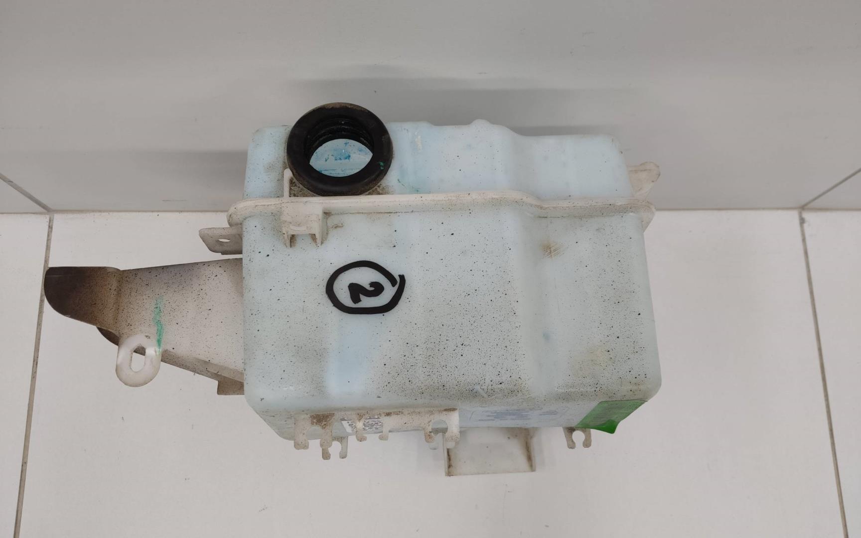 Бачок омывателя лобового стекла