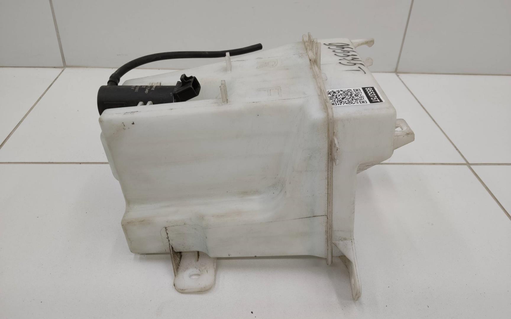 Бачок омывателя лобового стекла