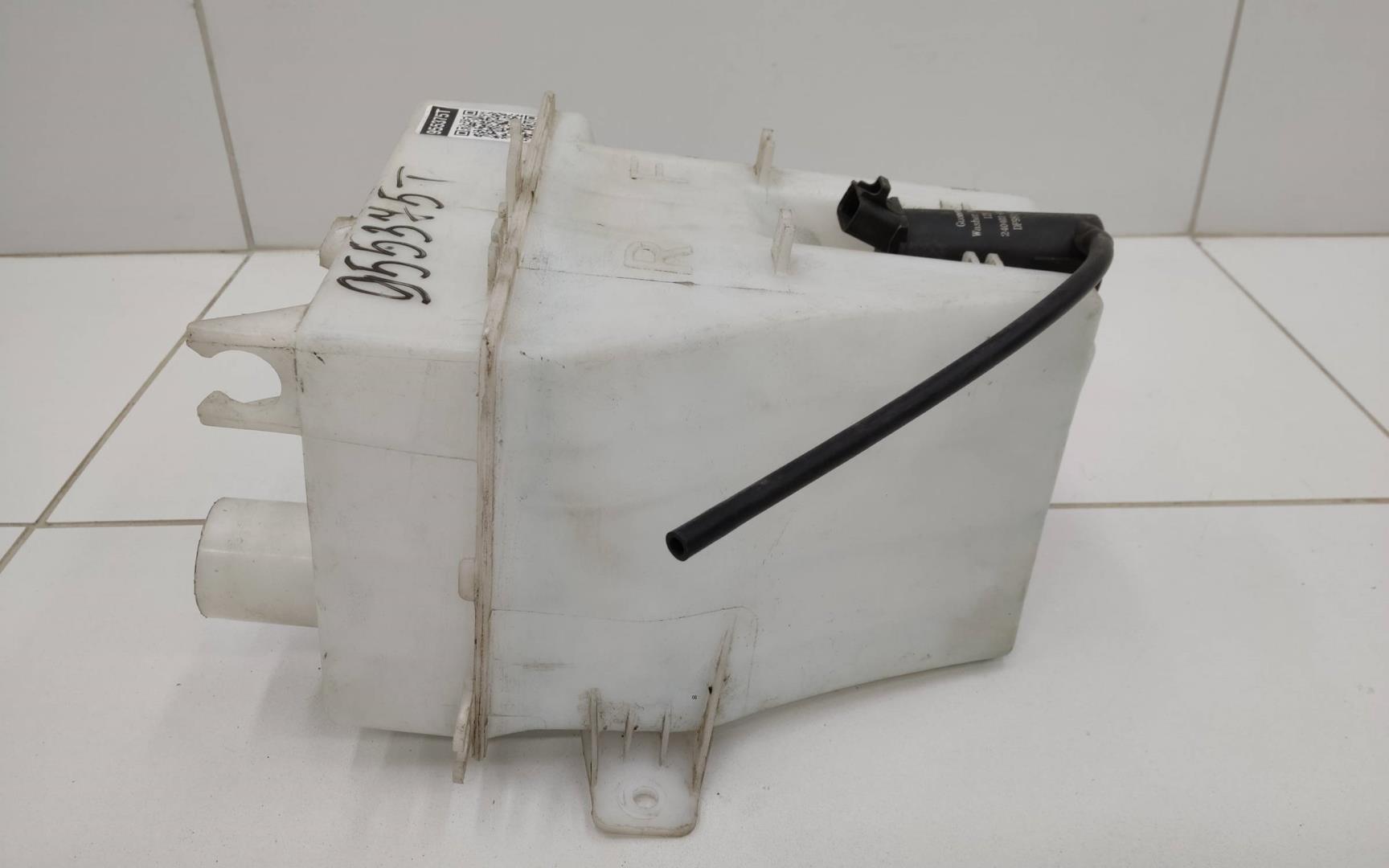 Бачок омывателя лобового стекла