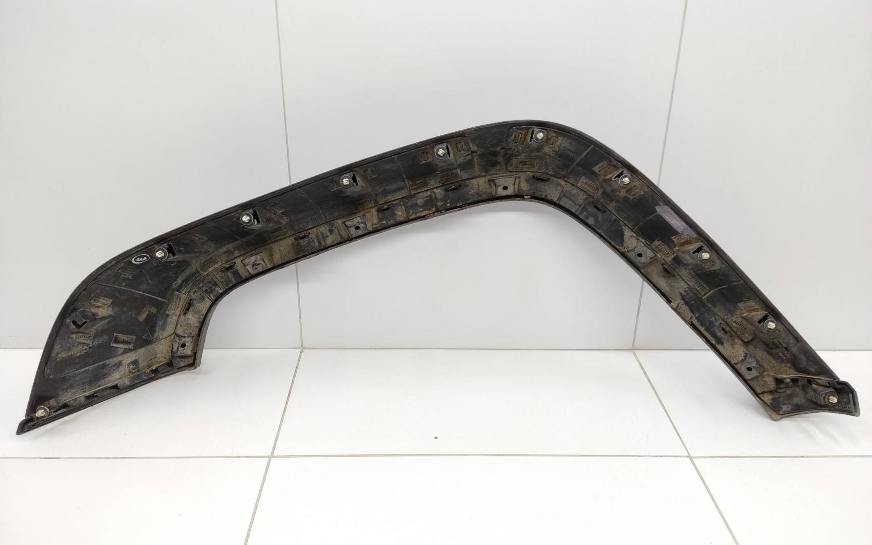 Накладка переднего крыла правого