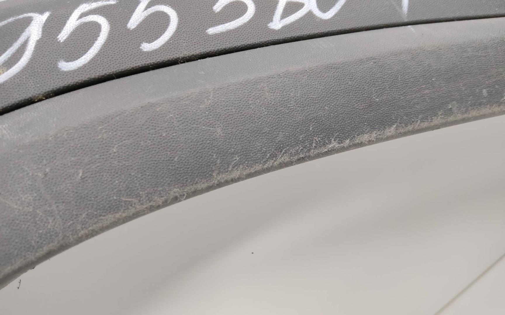 Накладка переднего крыла правого