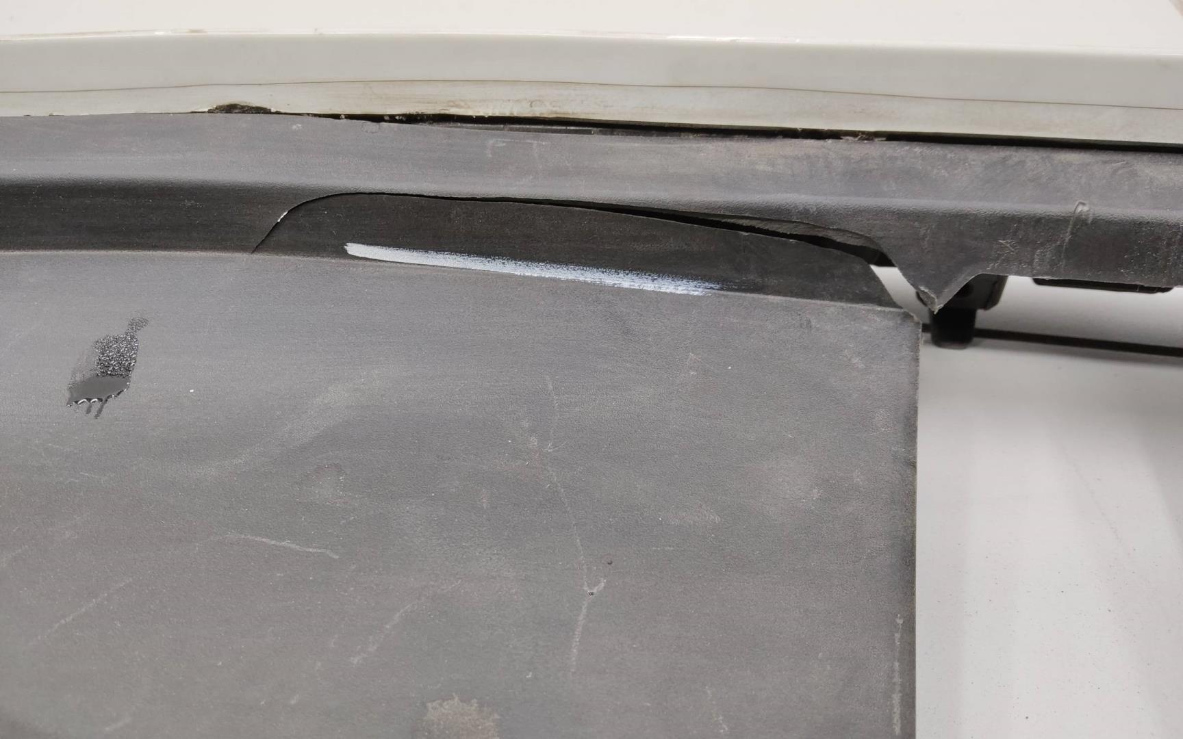 Кожух замка капота