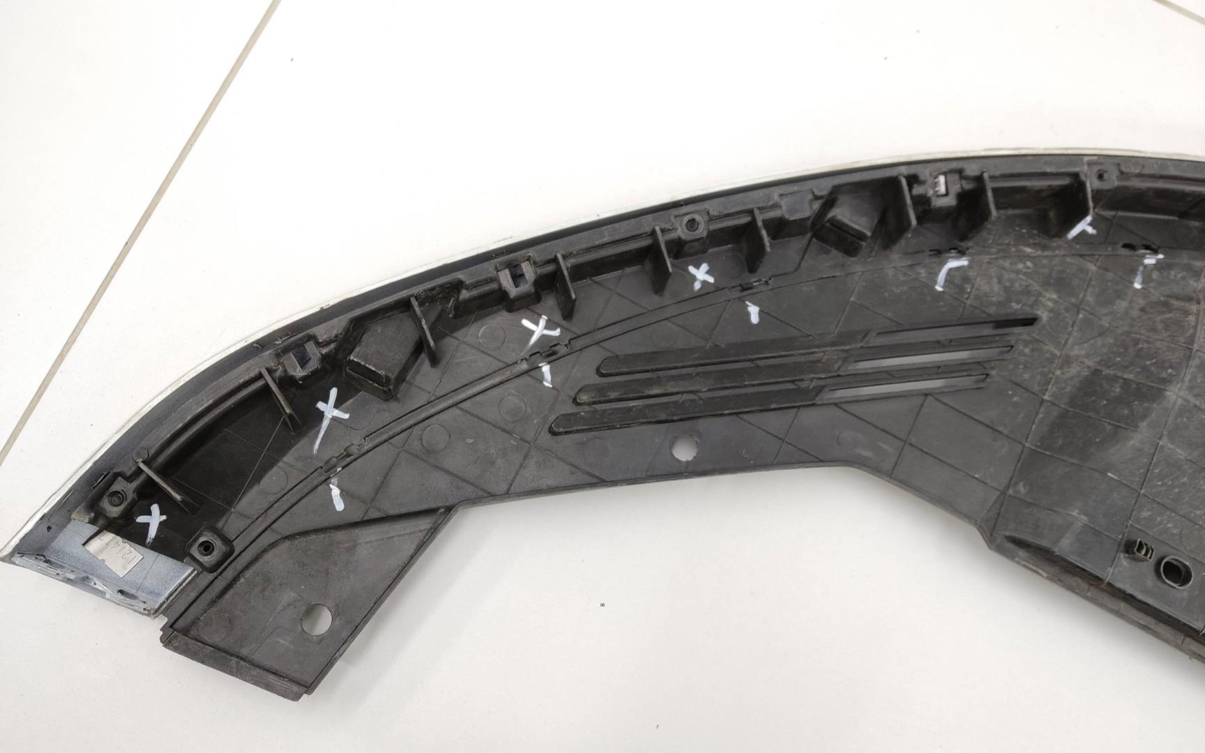 Кожух замка капота