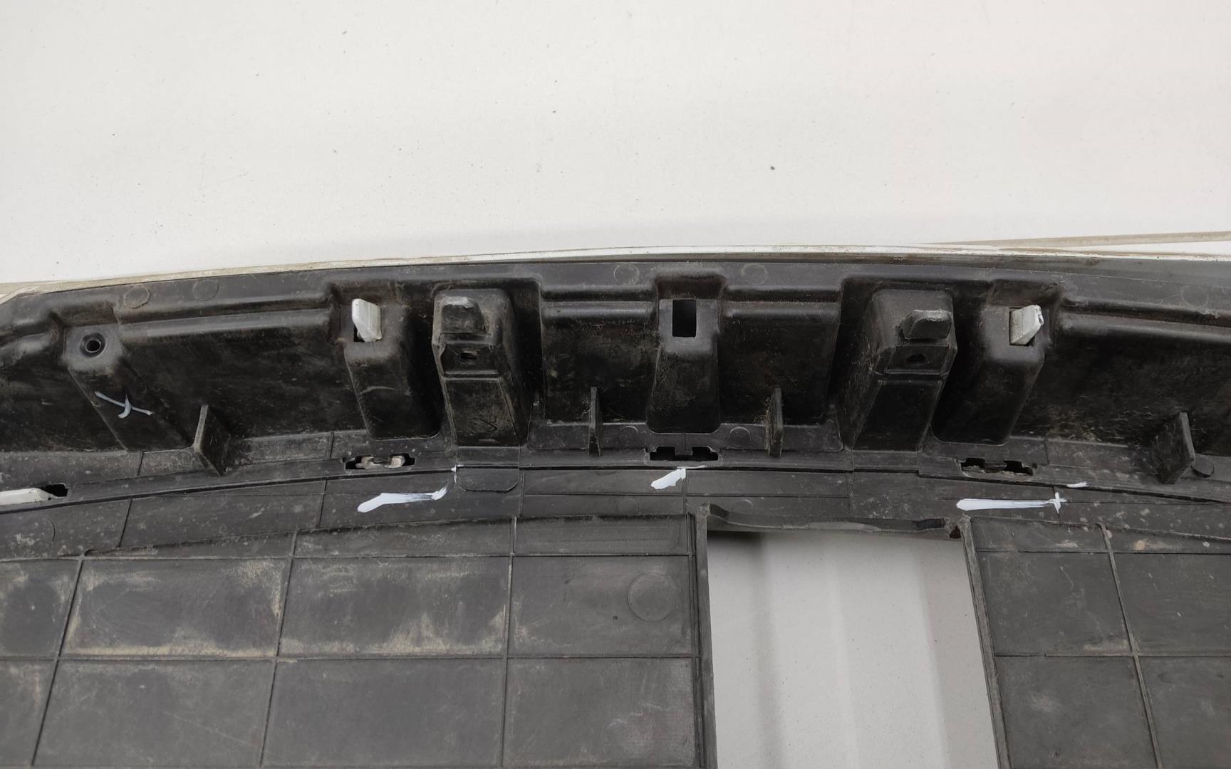 Кожух замка капота