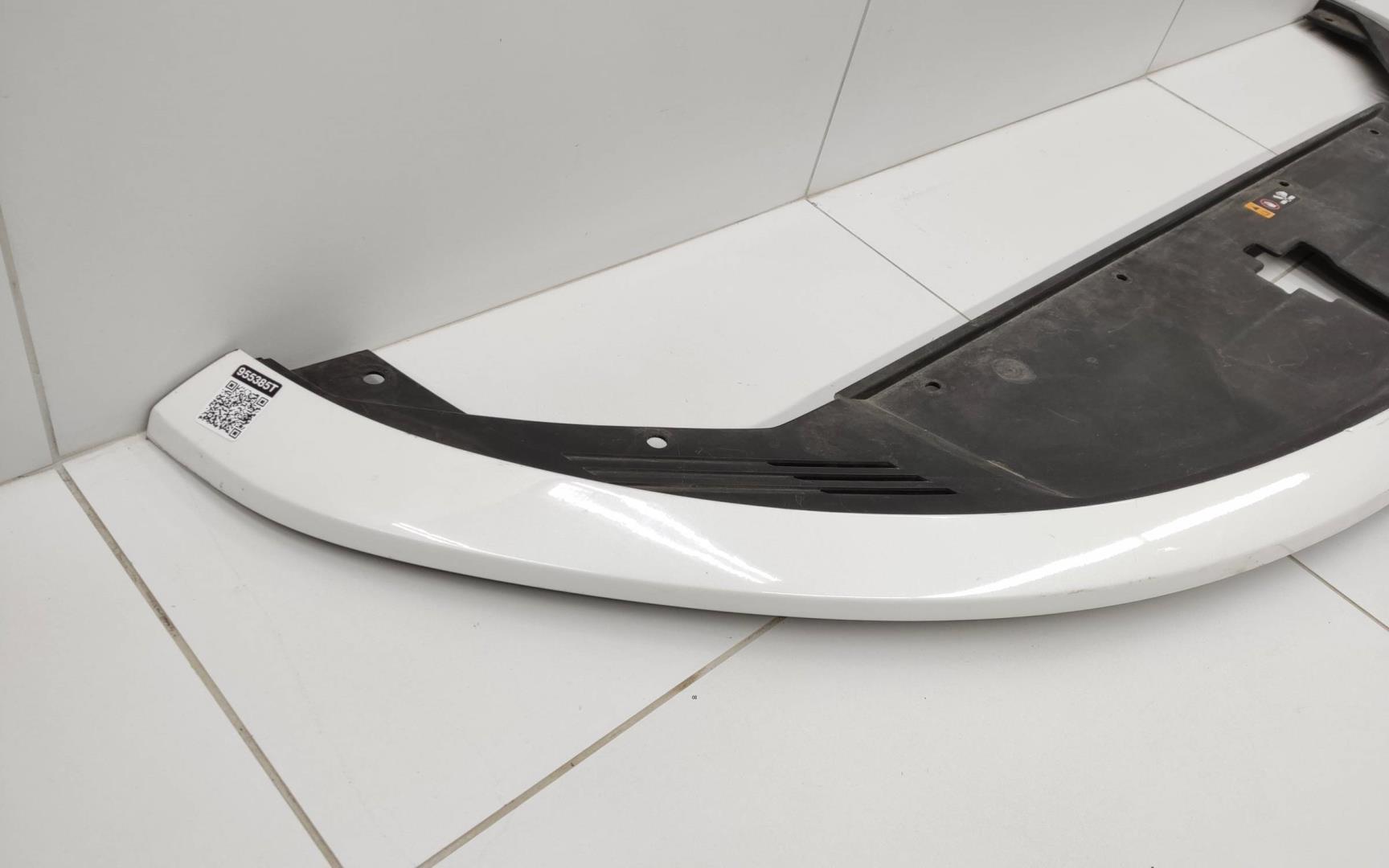 Кожух замка капота