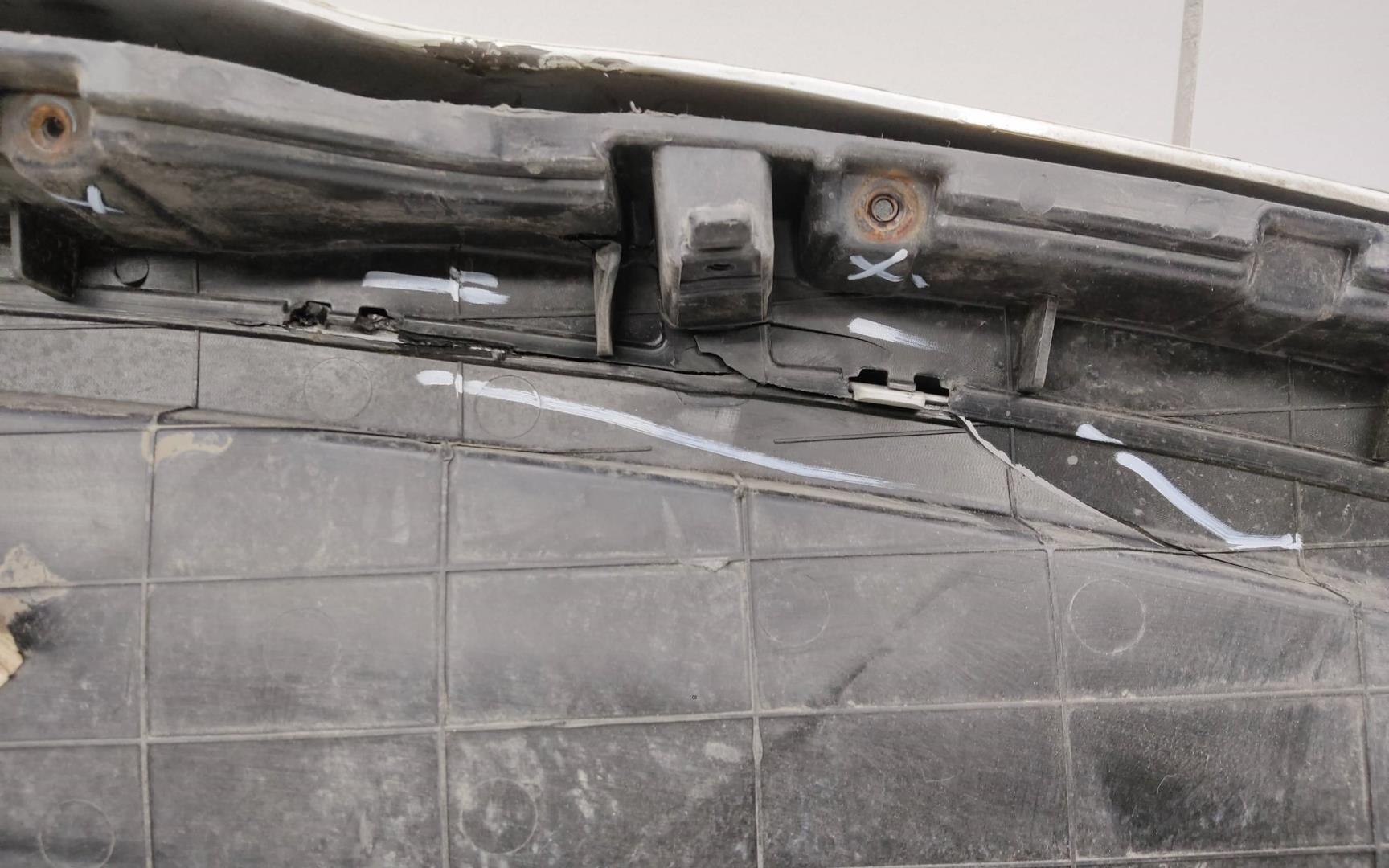 Кожух замка капота