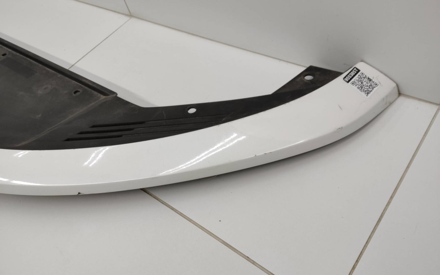 Кожух замка капота