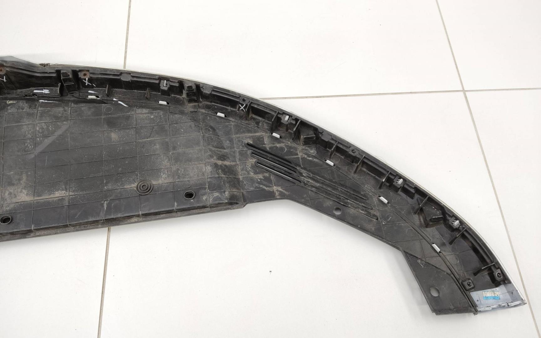 Кожух замка капота