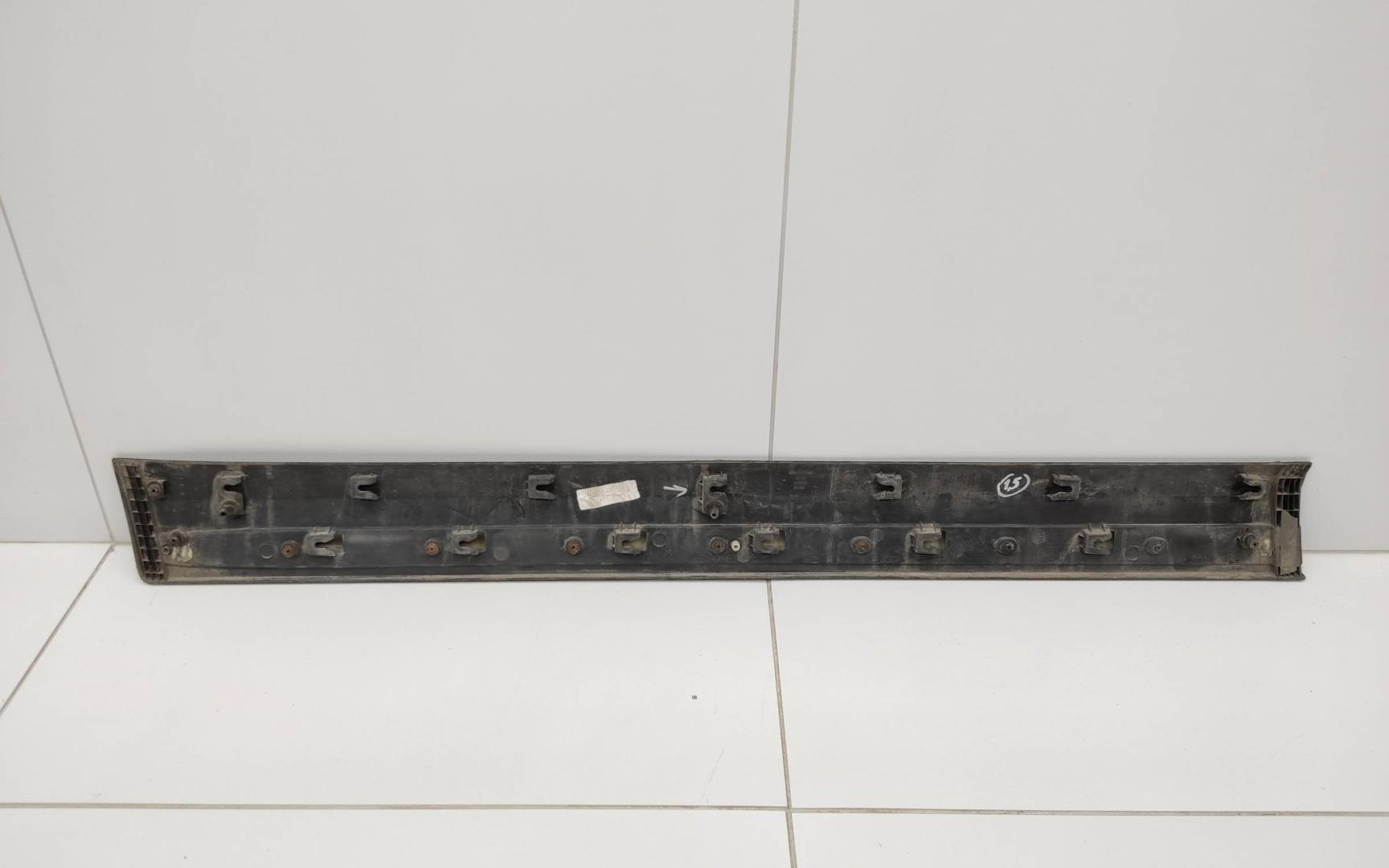 Накладка двери передней правой