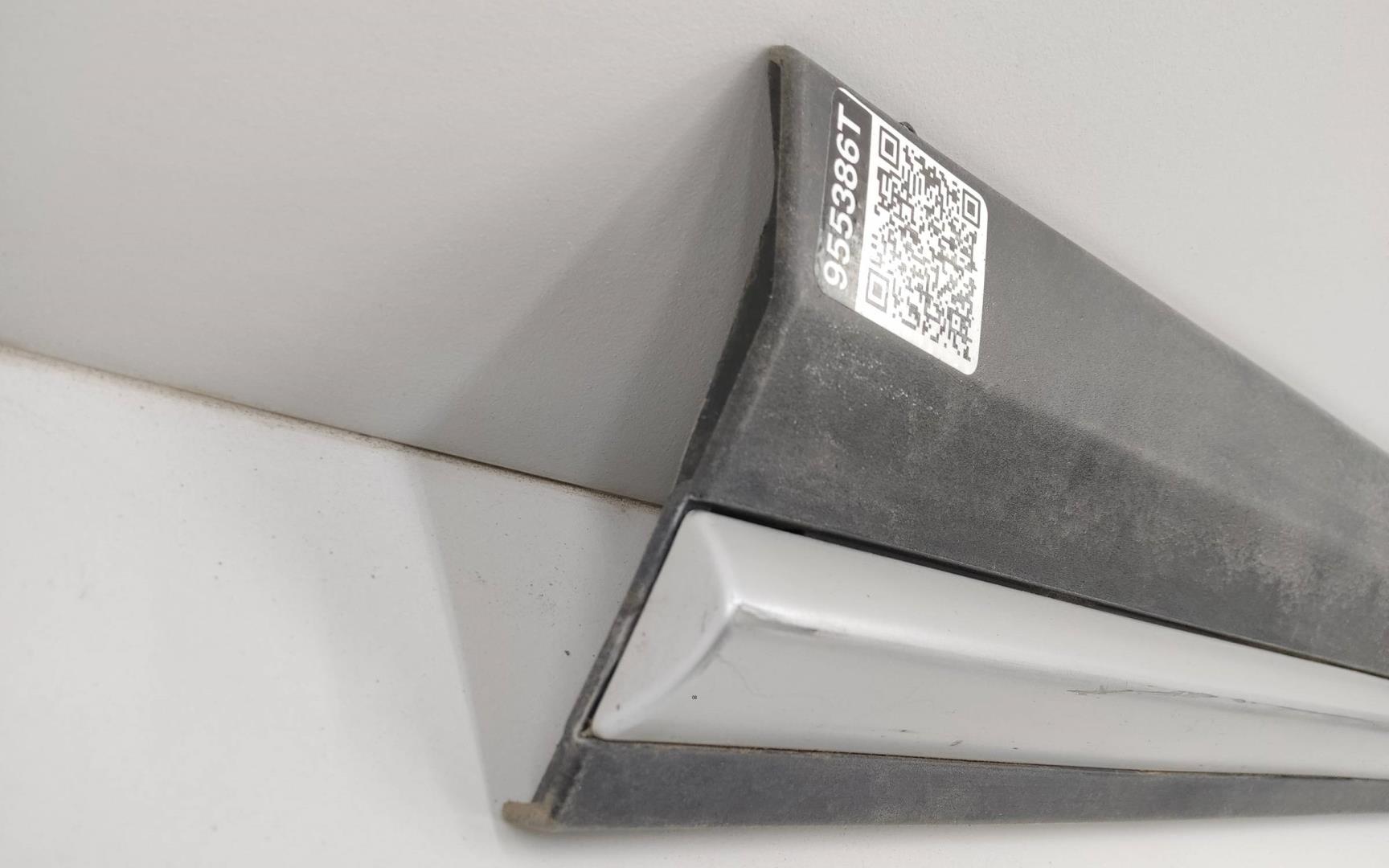 Накладка двери передней правой