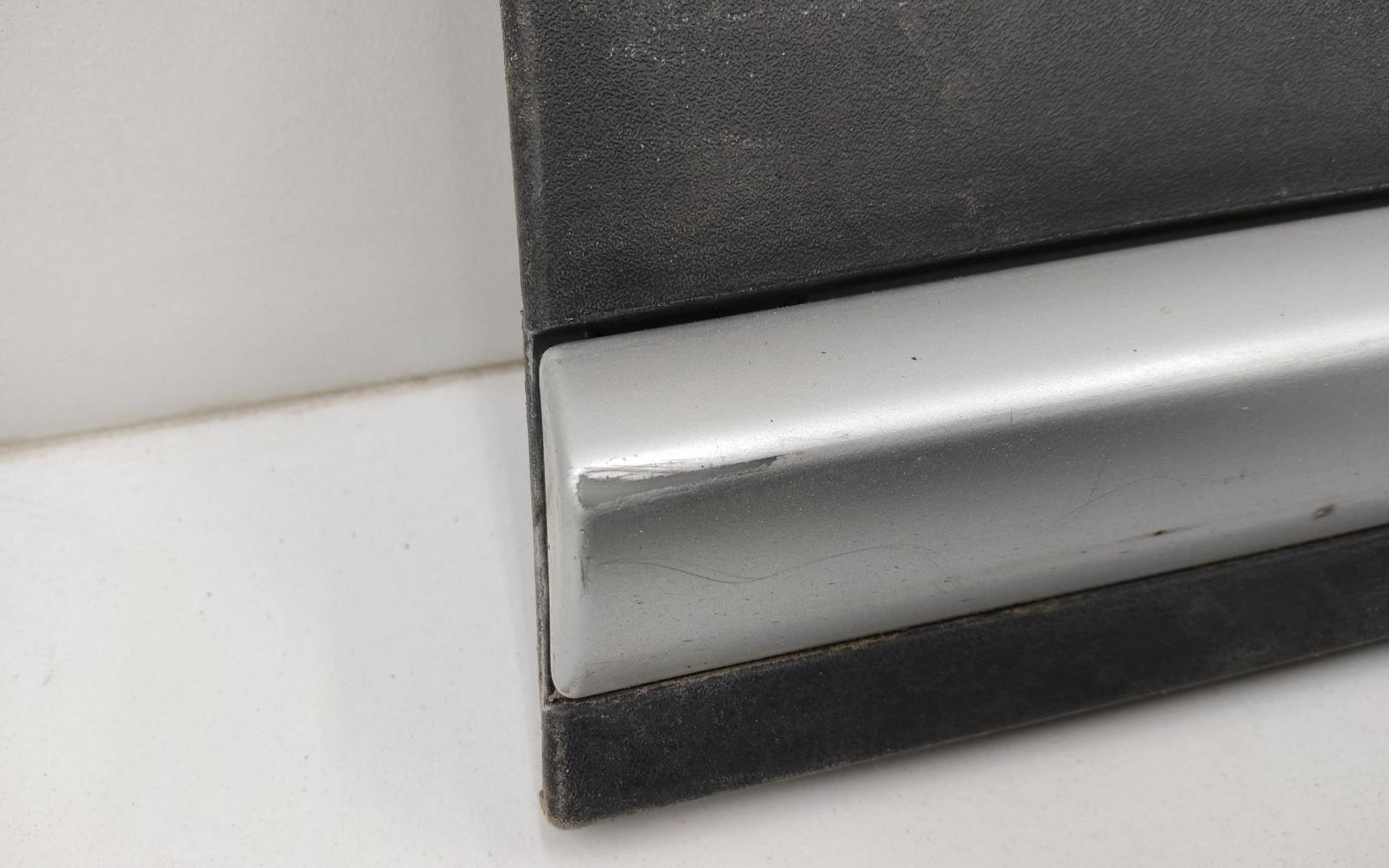 Накладка двери передней правой