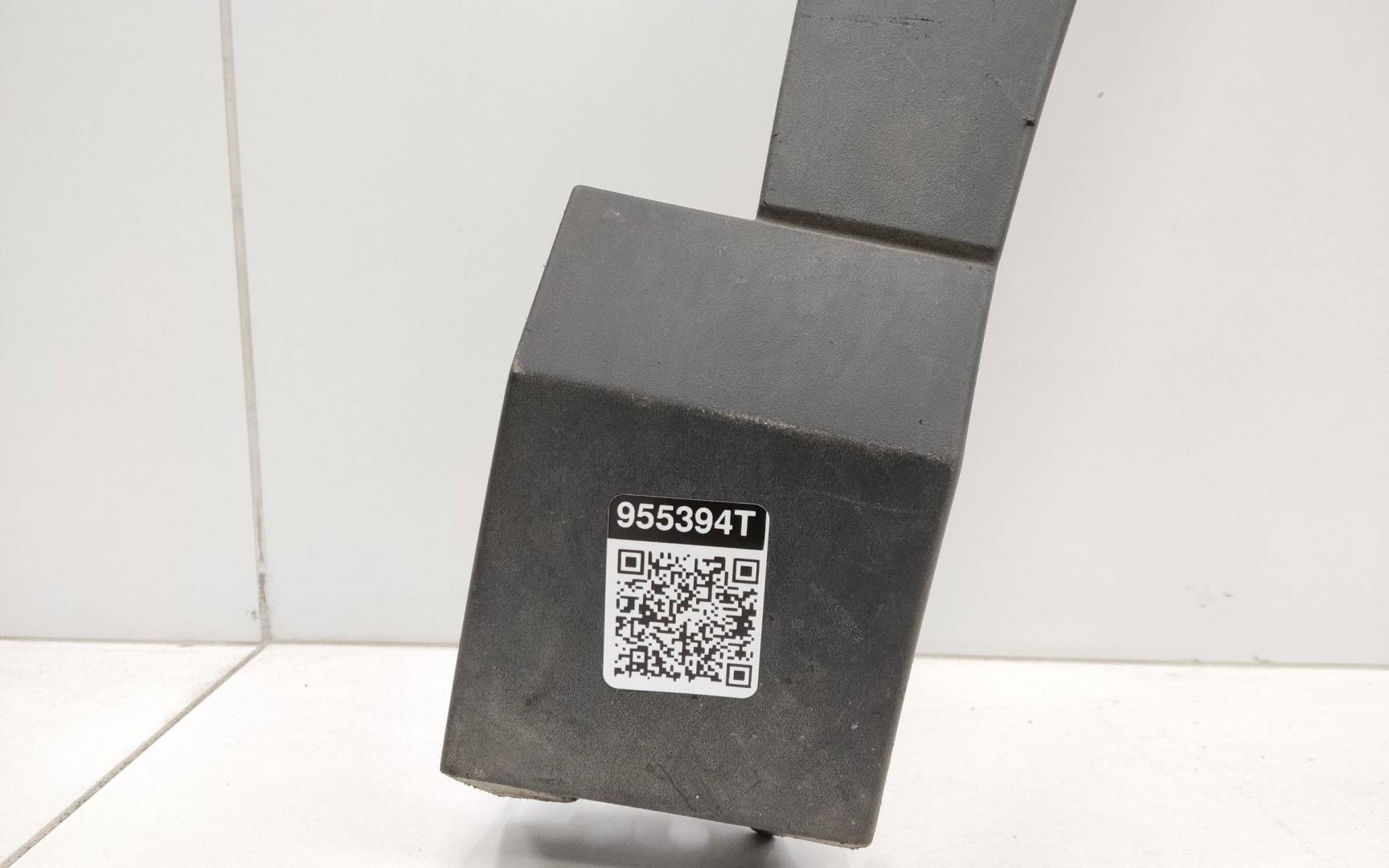 Накладка переднего крыла правого