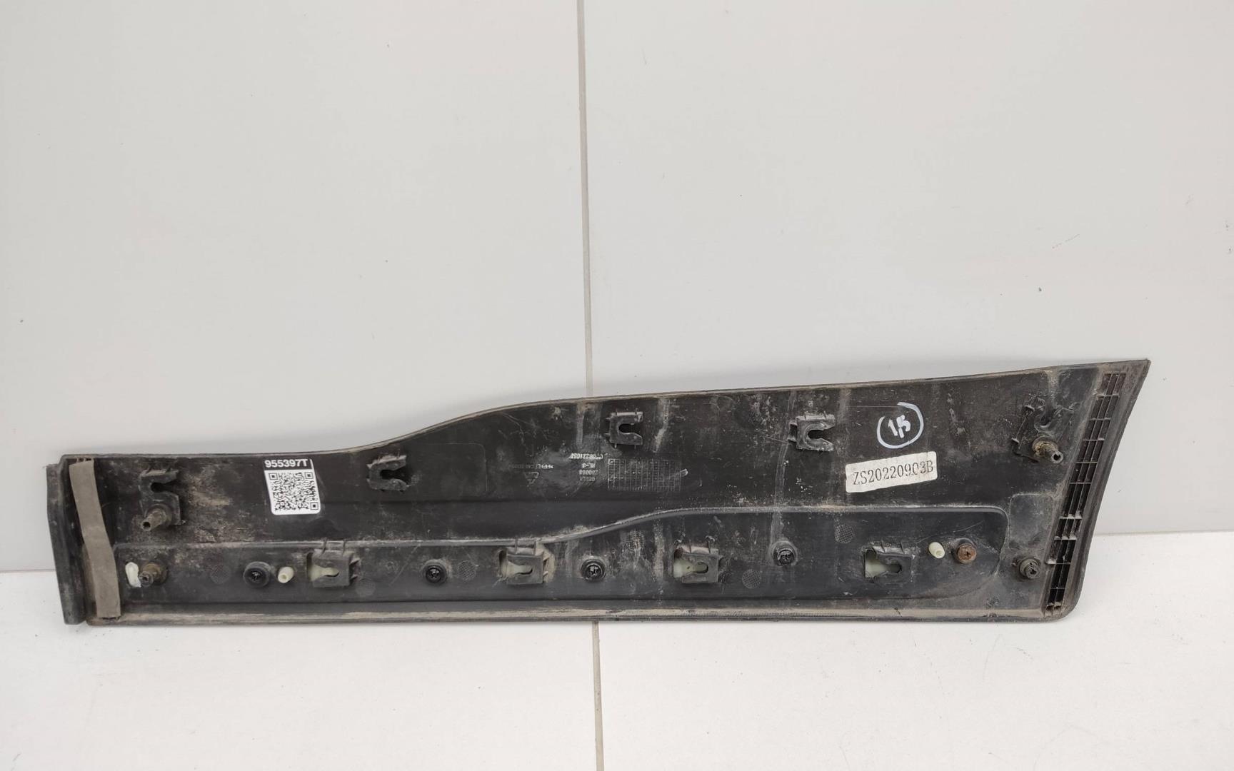 Накладка двери задней правой