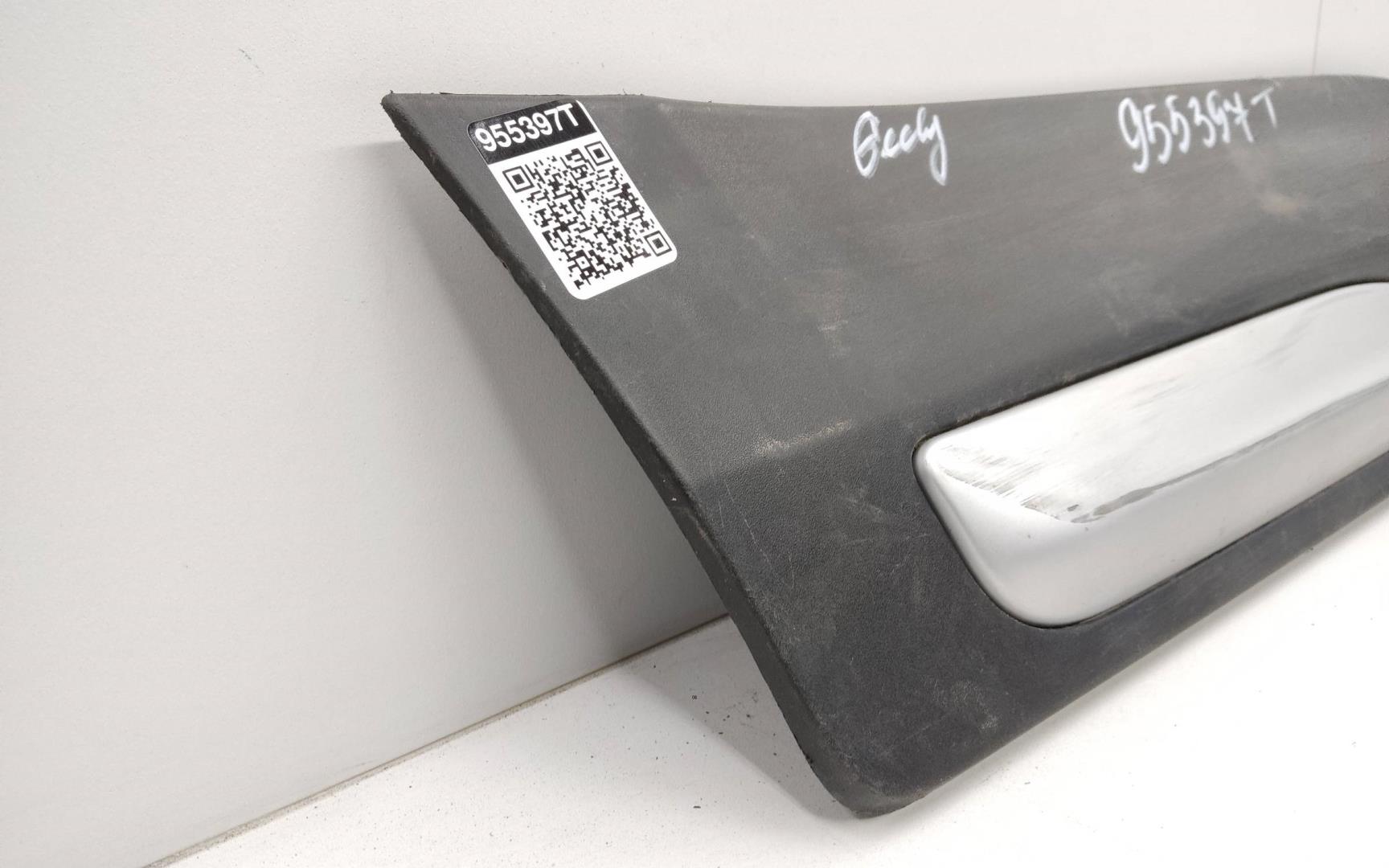 Накладка двери задней правой