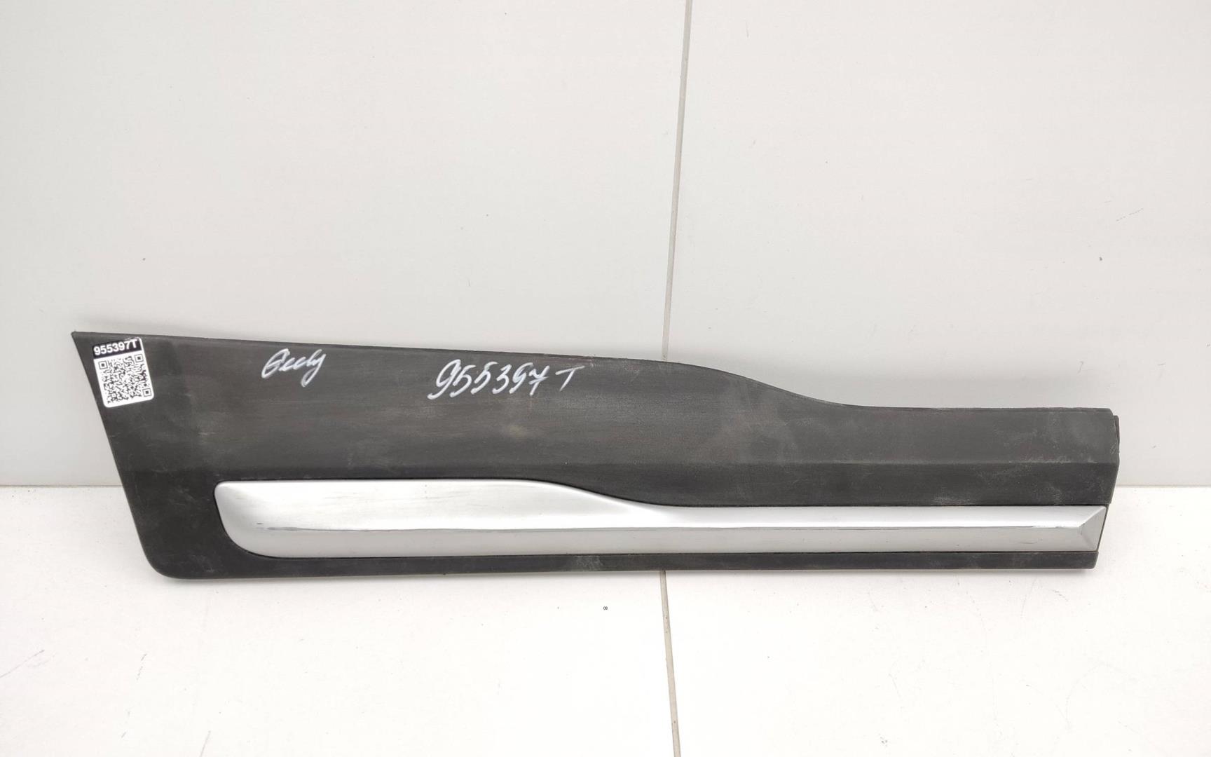 Накладка двери задней правой