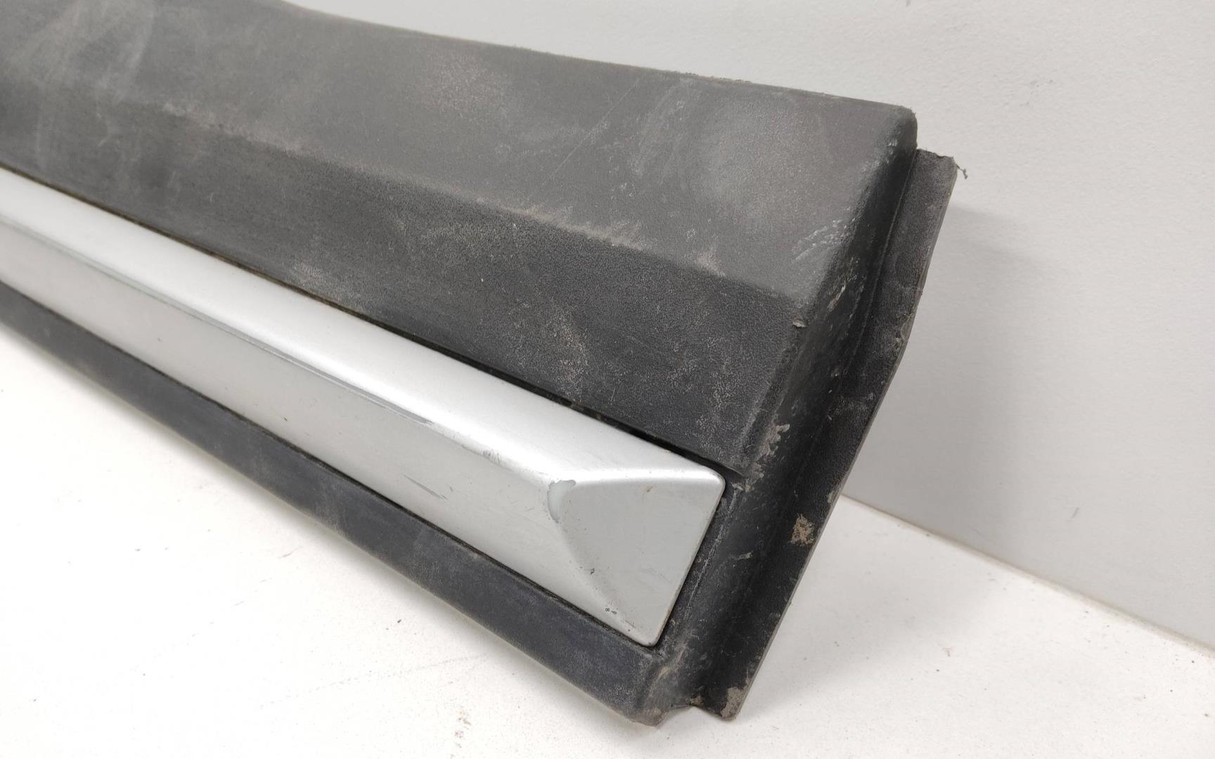 Накладка двери задней правой