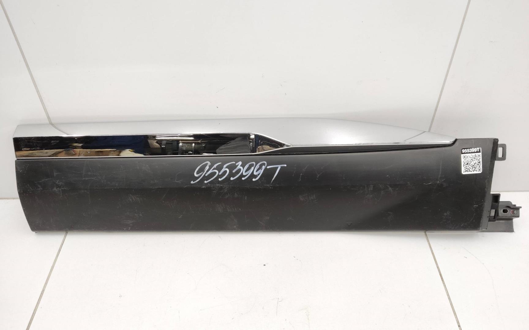 Накладка двери задней левой