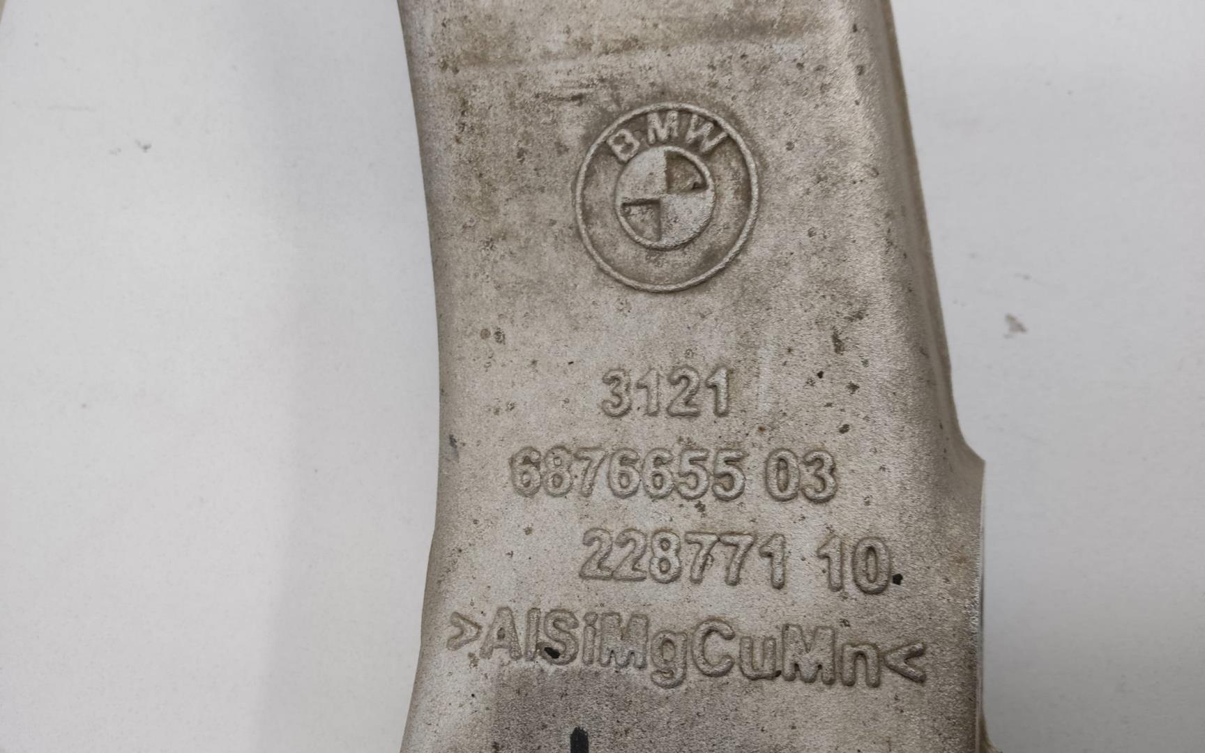 Кулак поворотный передний левый