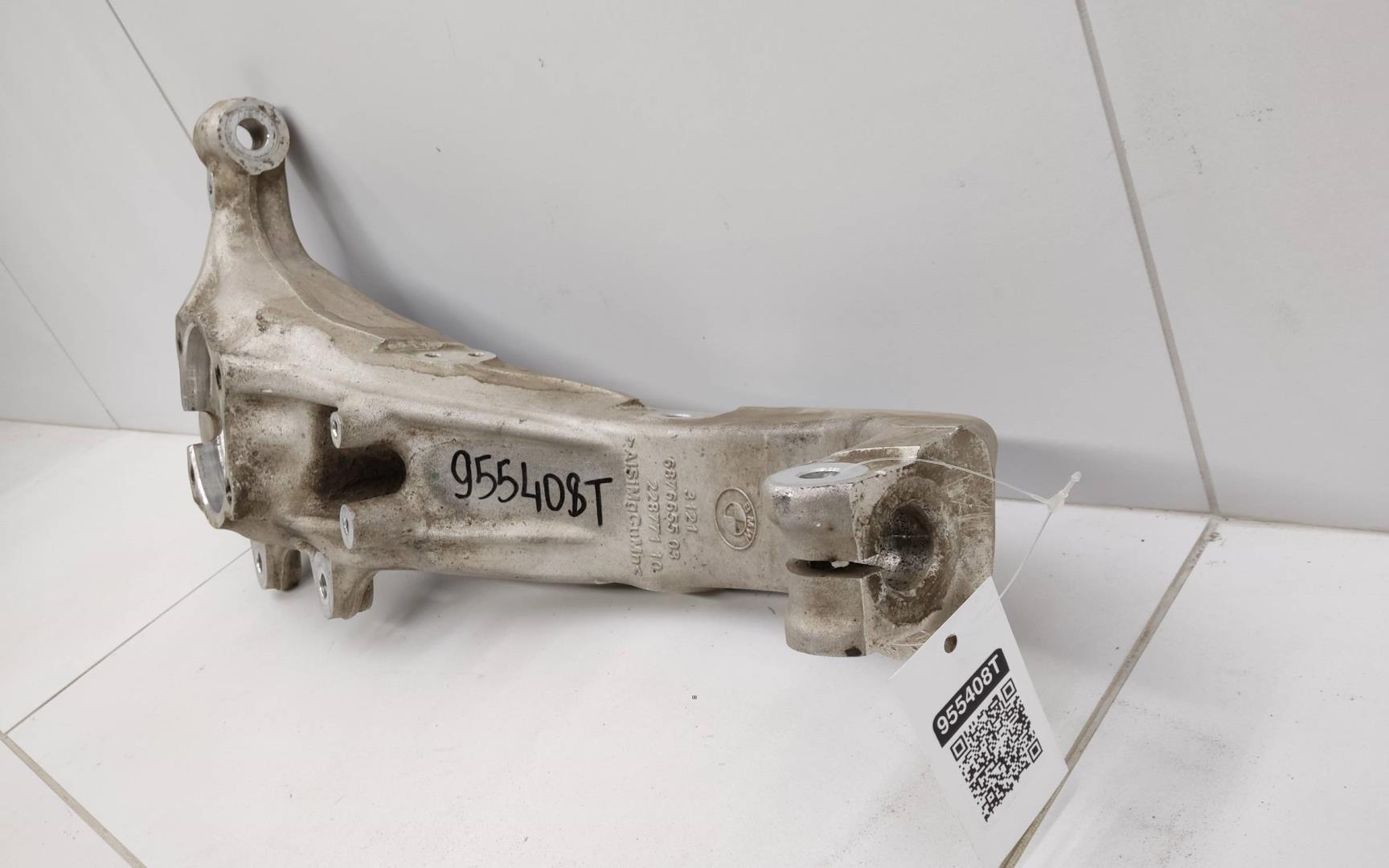 Кулак поворотный передний левый