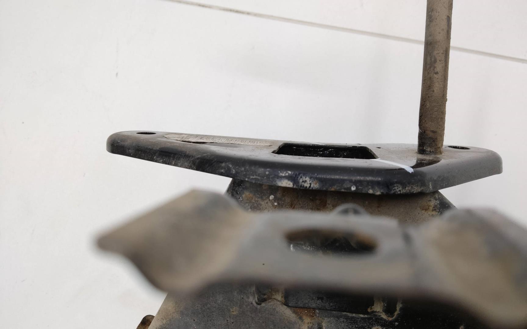 Усилитель заднего бампера