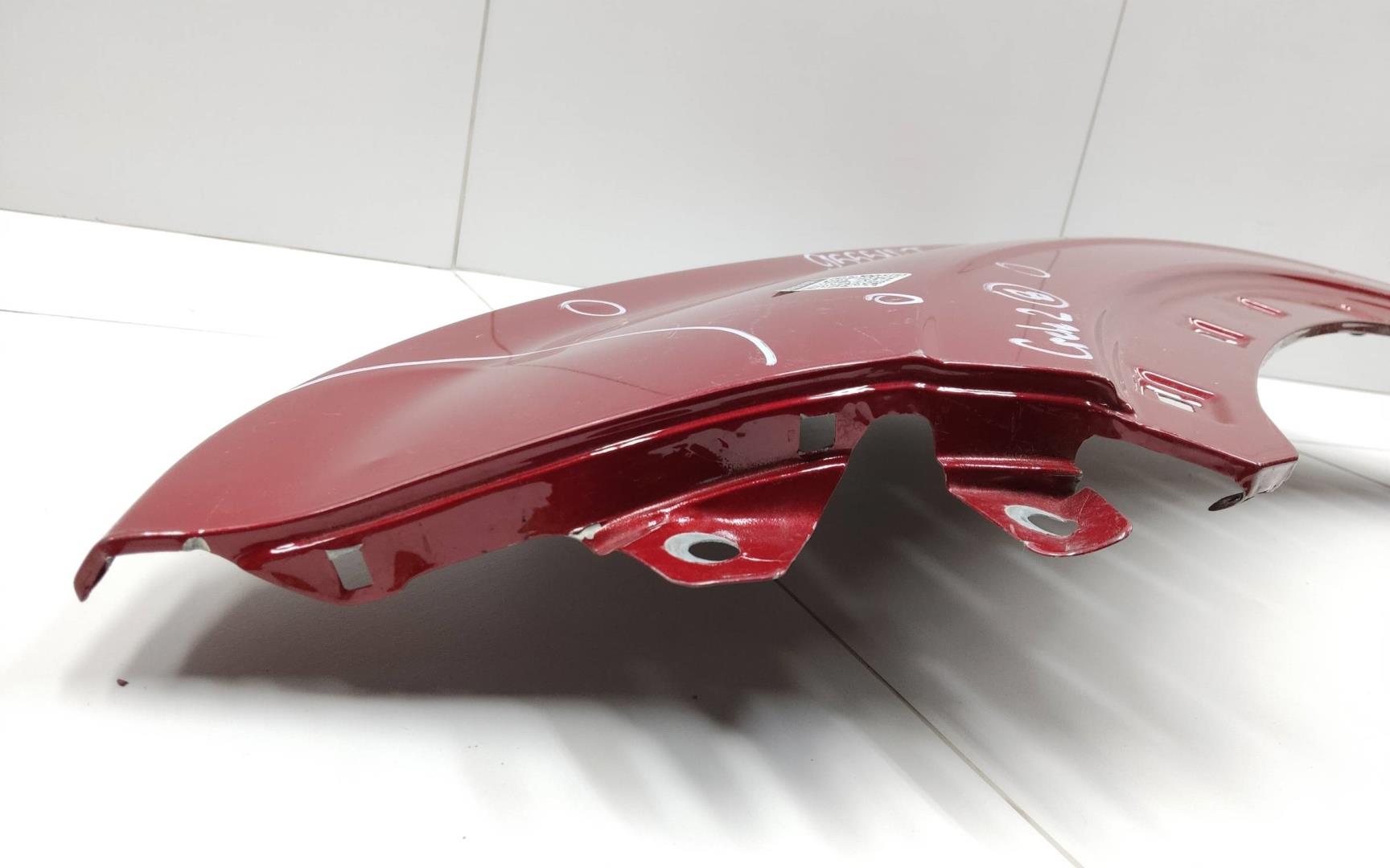 Крыло переднее левое