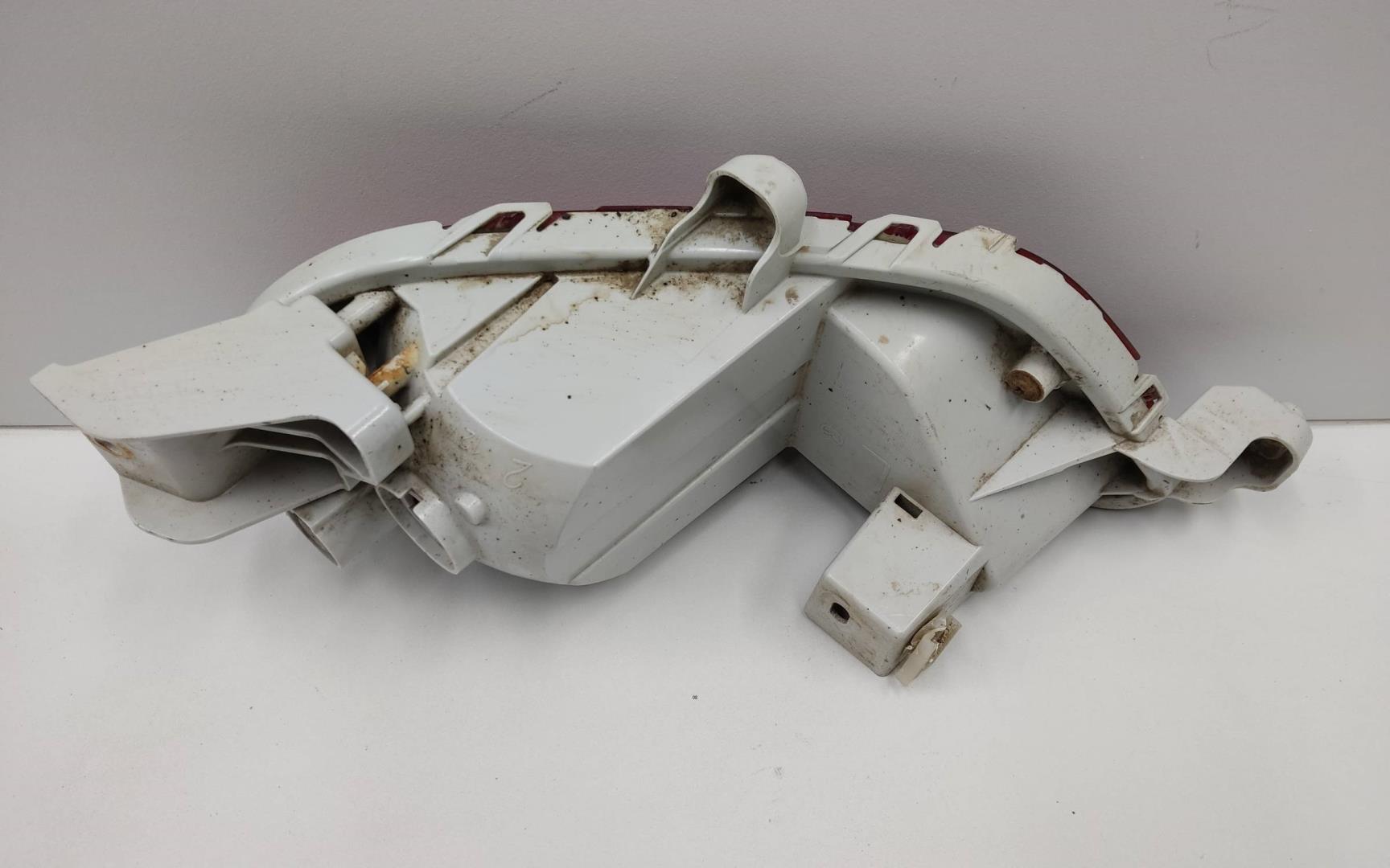 Фонарь задний в бампер левый