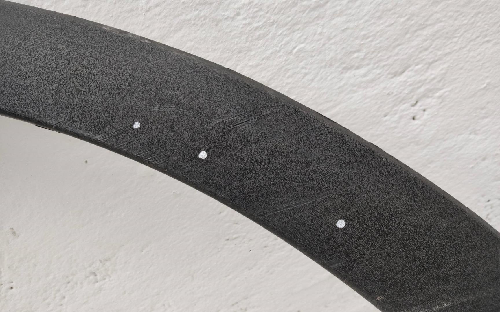 Накладка переднего крыла правого