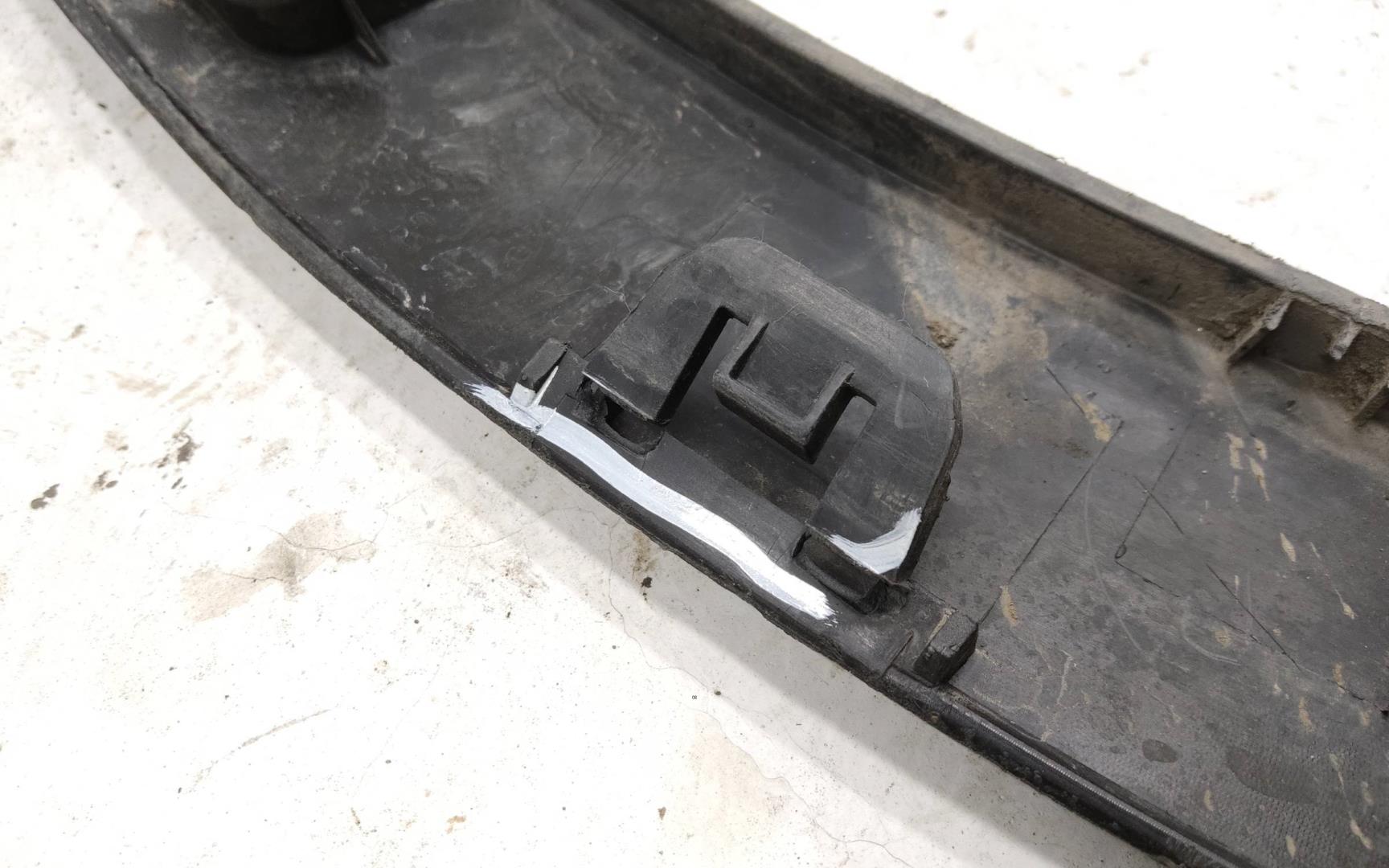 Накладка переднего крыла правого