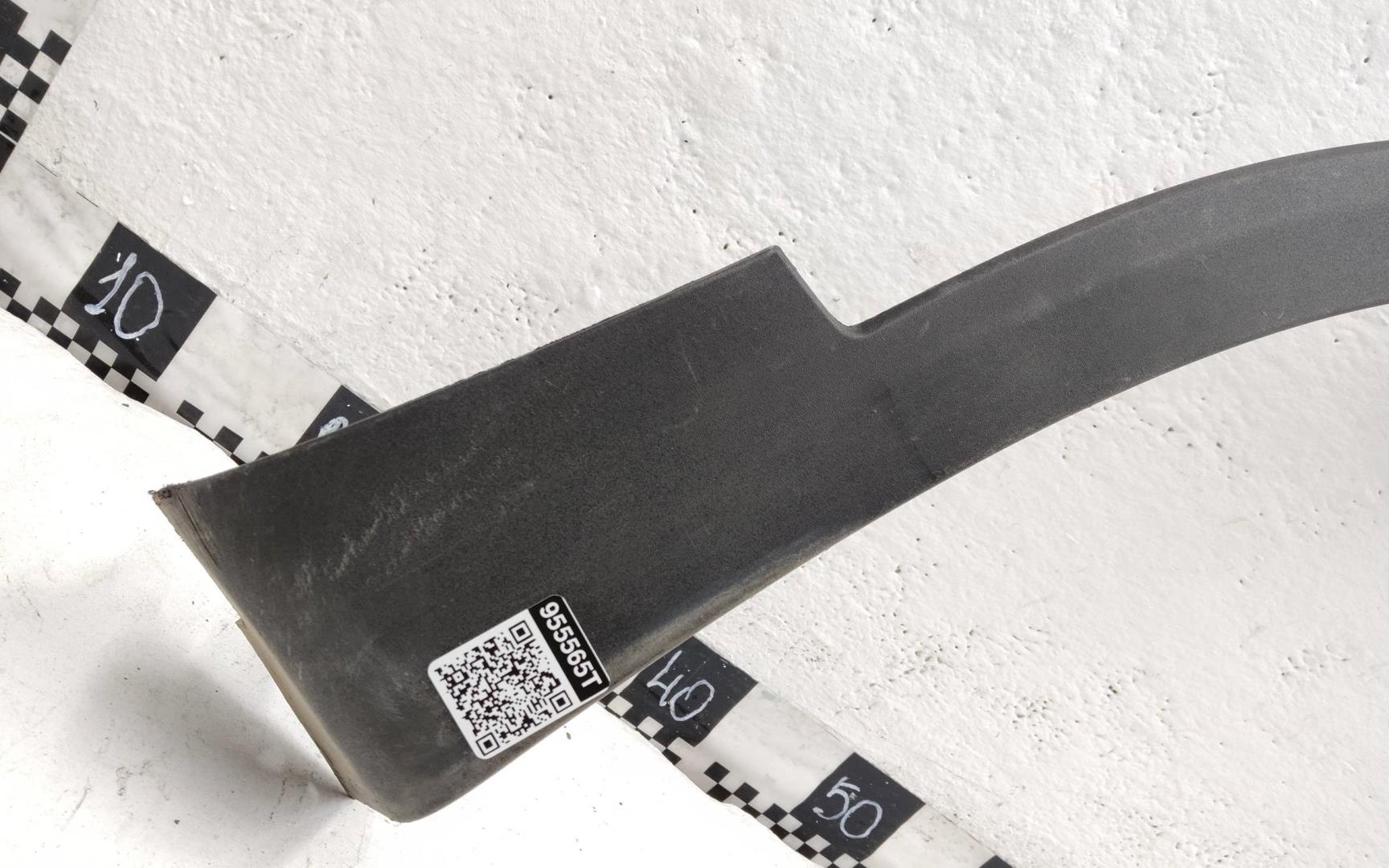 Накладка переднего крыла правого