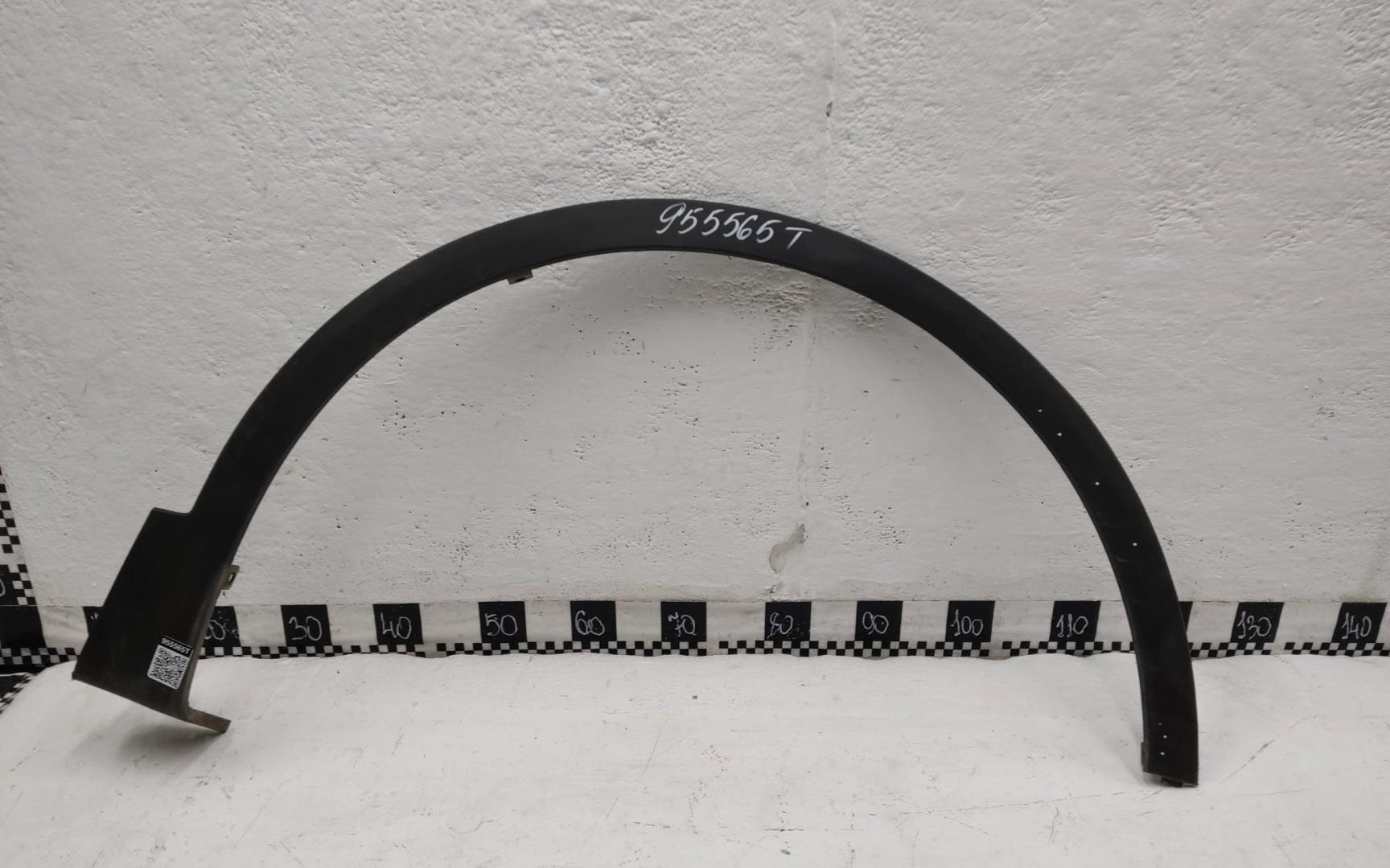 Накладка переднего крыла правого