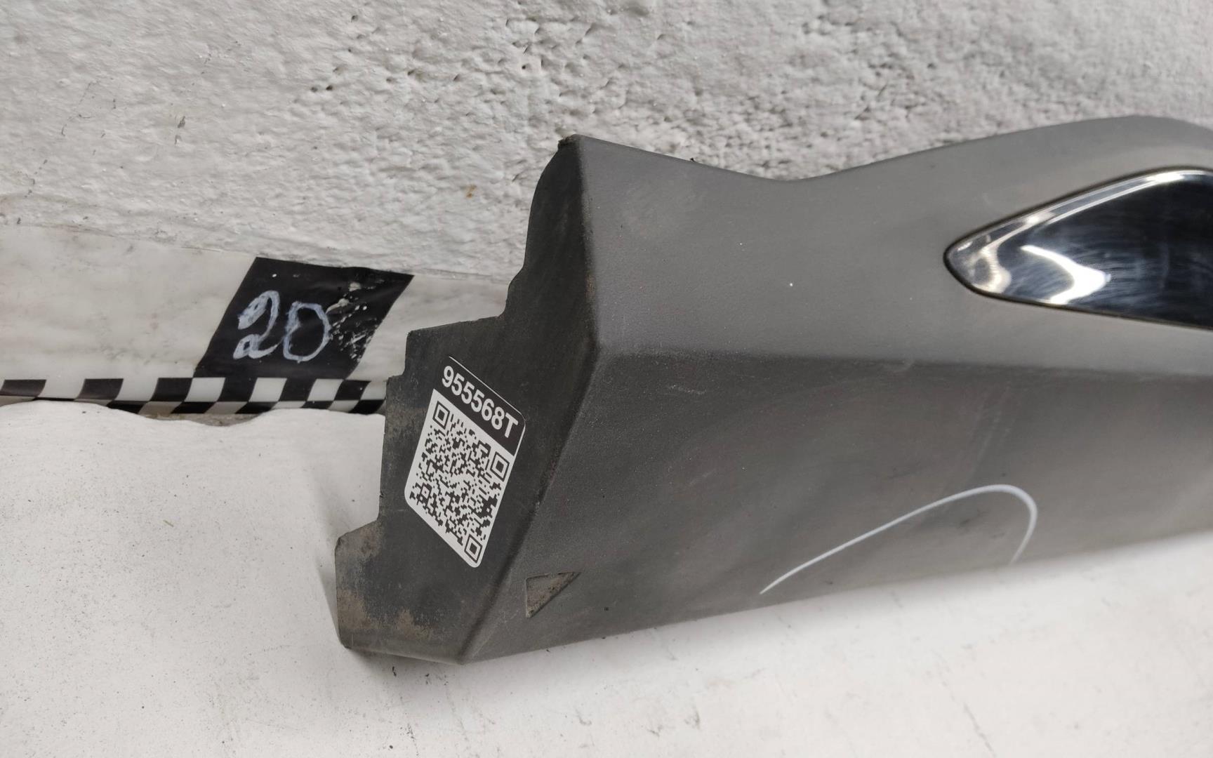 Накладка двери передней левой