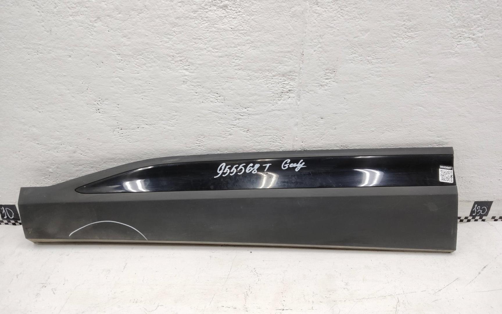 Накладка двери передней левой