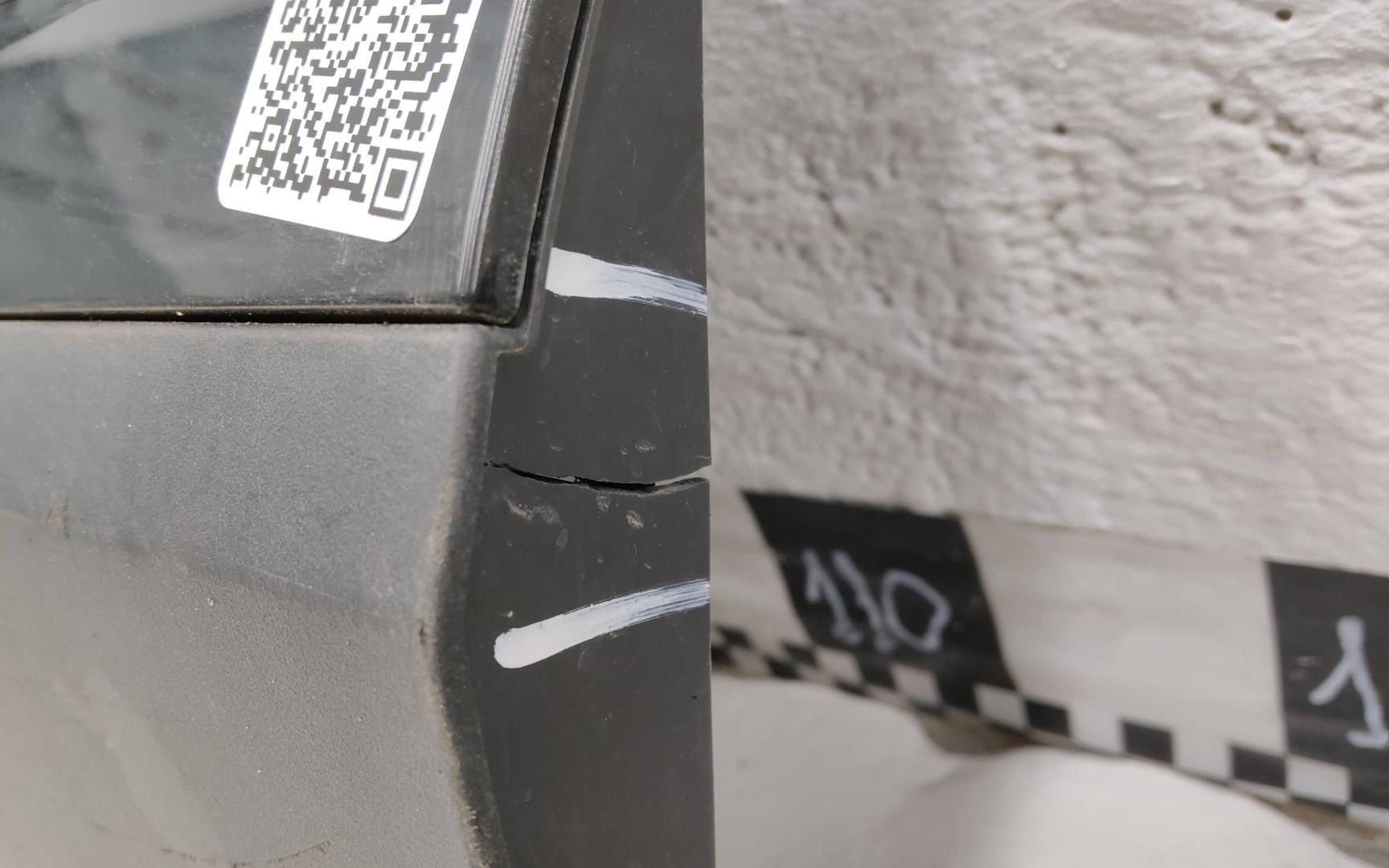 Накладка двери передней левой